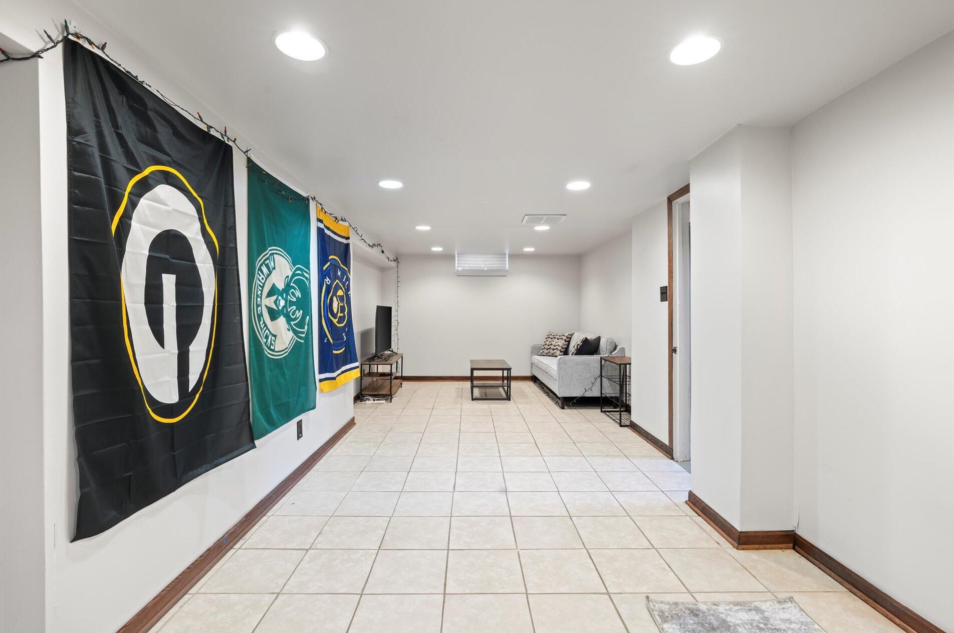 2944 76, Milwaukee WI 53219-2828 exterior