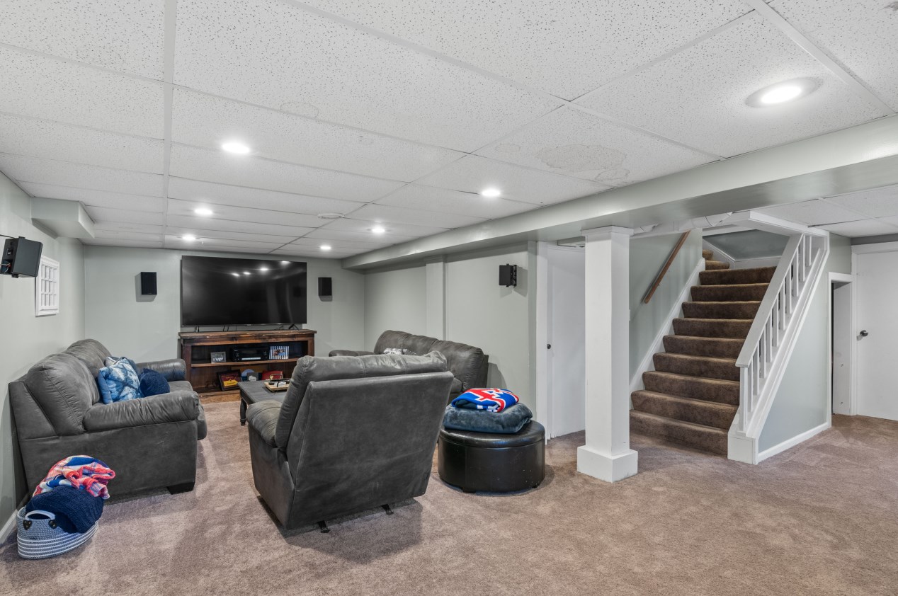 535 Calumet Rd, Milwaukee WI  53217-3468 exterior