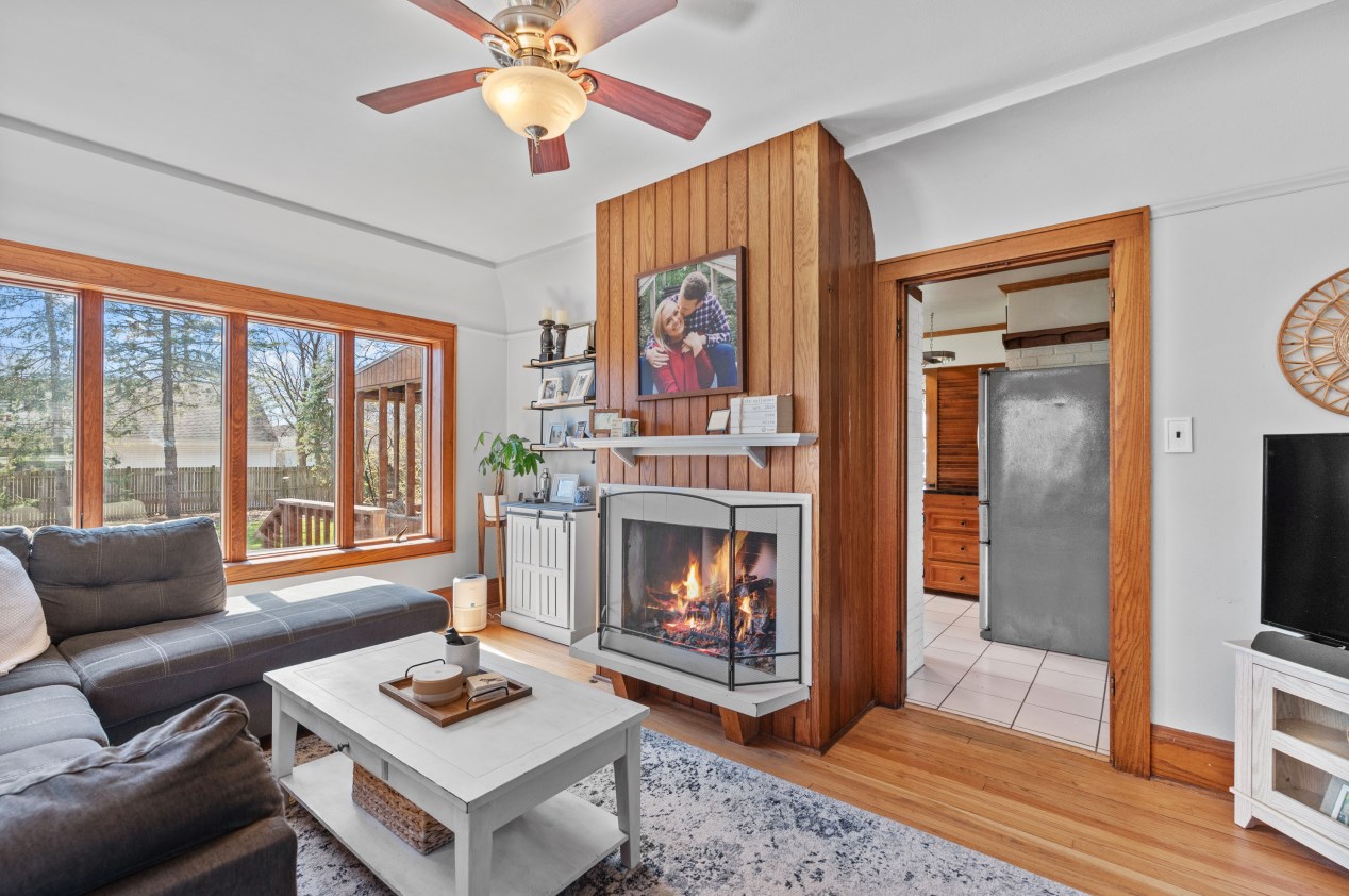 535 Calumet Rd, Milwaukee WI  53217-3468 exterior