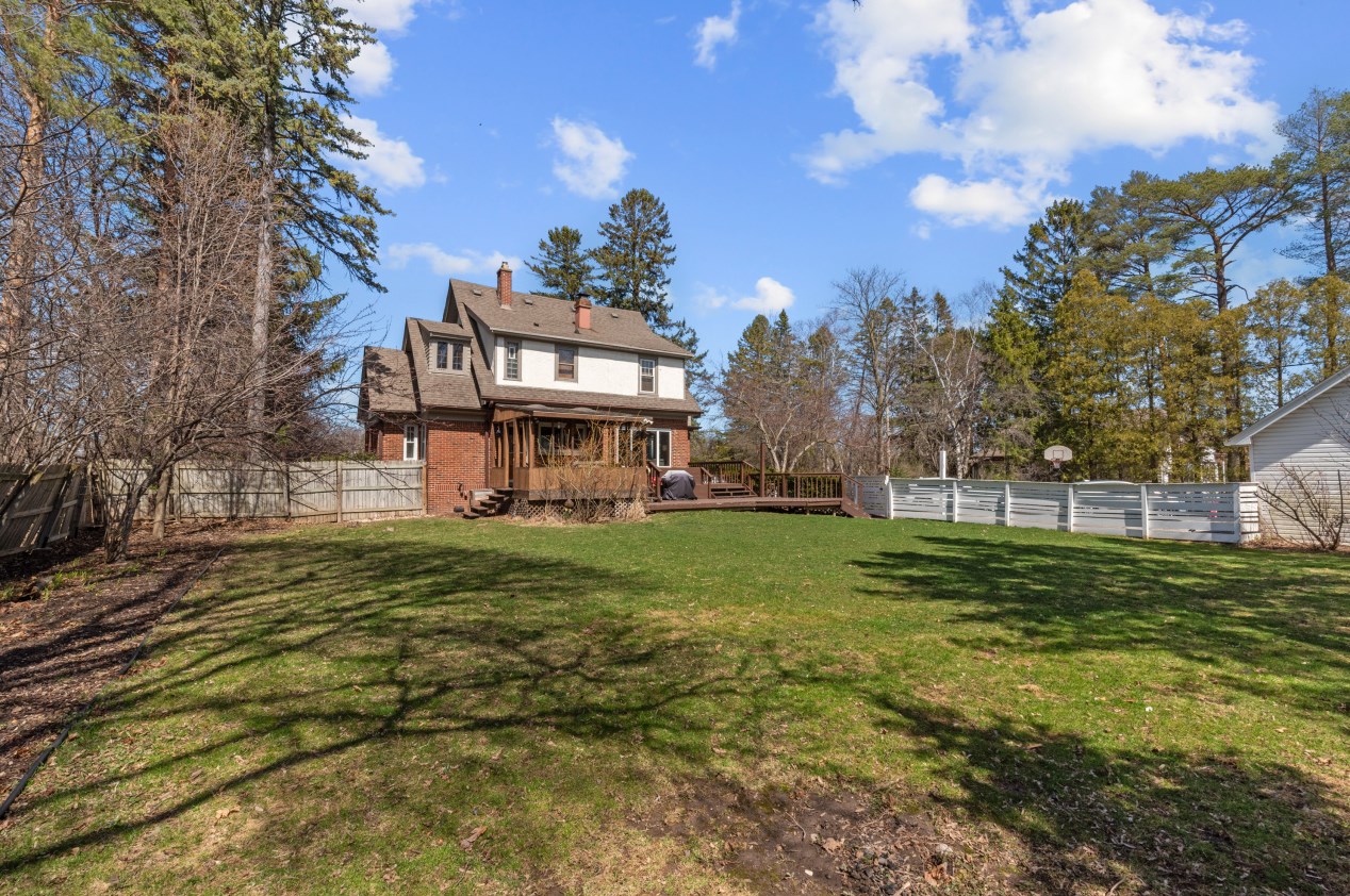 535 Calumet Rd, Milwaukee WI  53217-3468 exterior