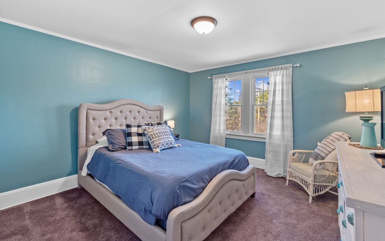 535 Calumet Rd, Milwaukee WI  53217-3468 exterior