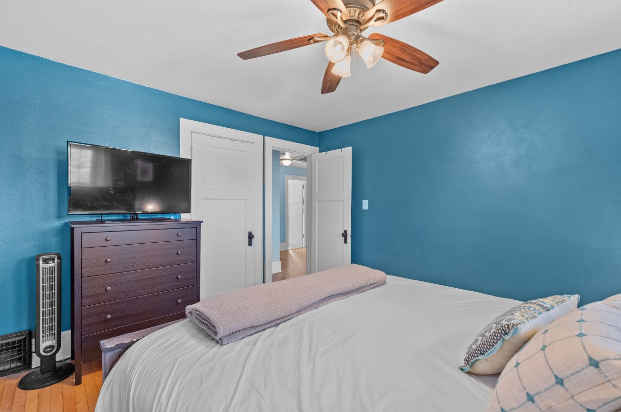 535 Calumet Rd, Milwaukee WI  53217-3468 exterior