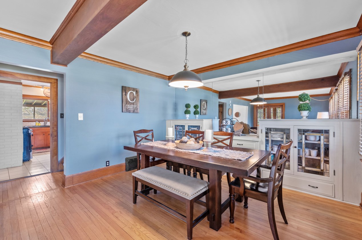 535 Calumet Rd, Milwaukee WI  53217-3468 exterior