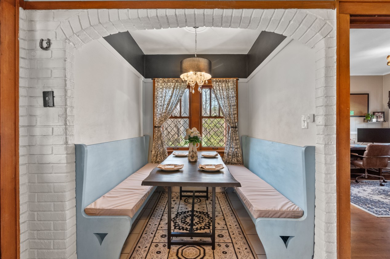 535 Calumet Rd, Milwaukee WI  53217-3468 exterior