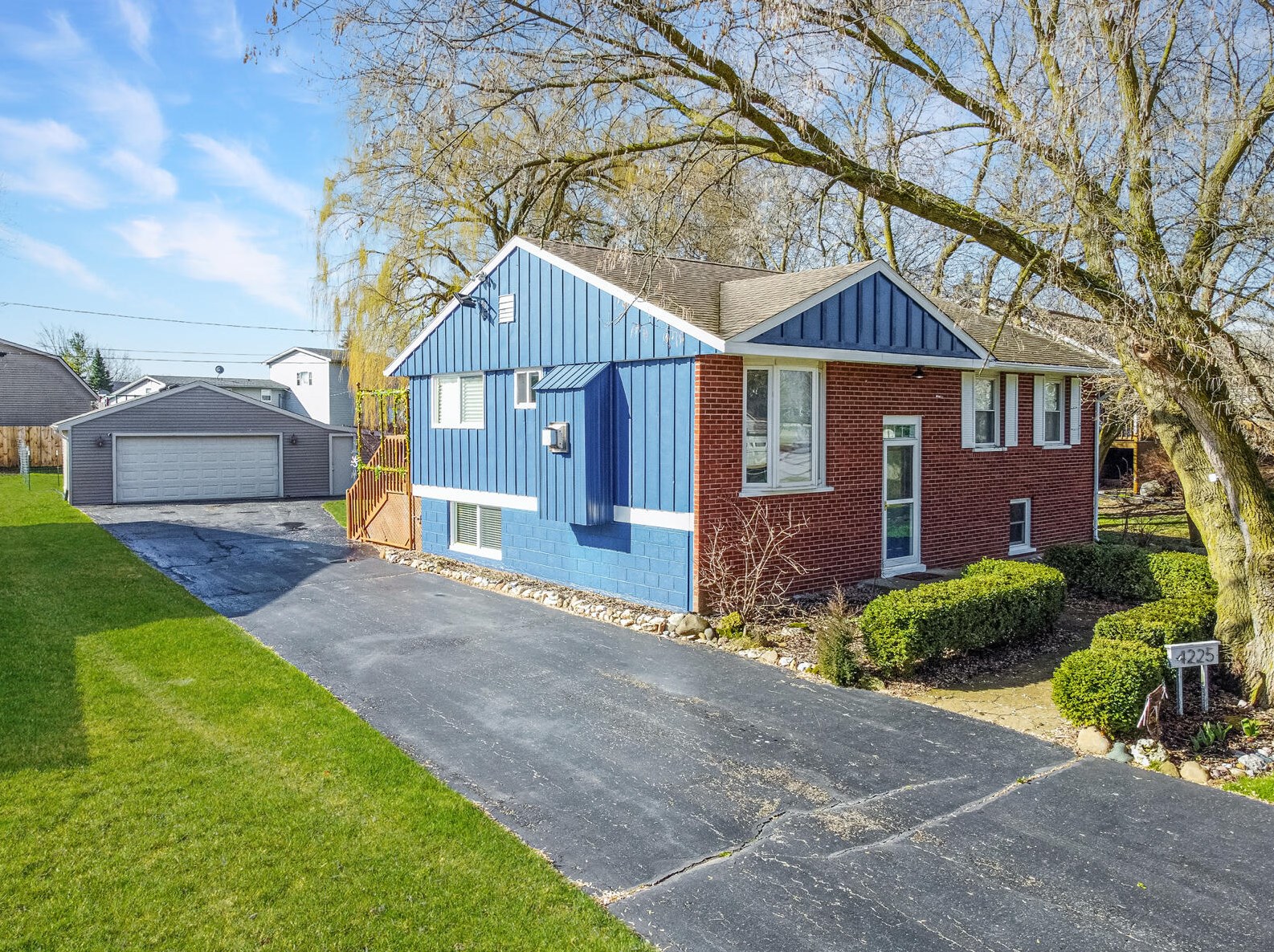 4225 122nd St, Kenosha WI  53158-3921 exterior