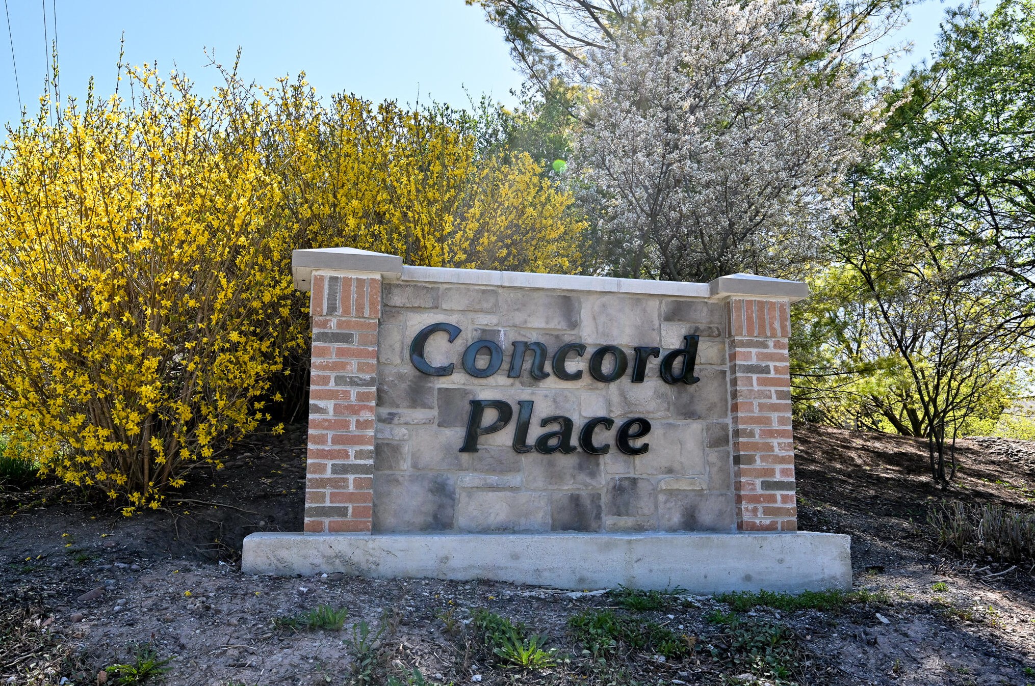 1404 De La Warr Cir, Thiensville, WI 53092