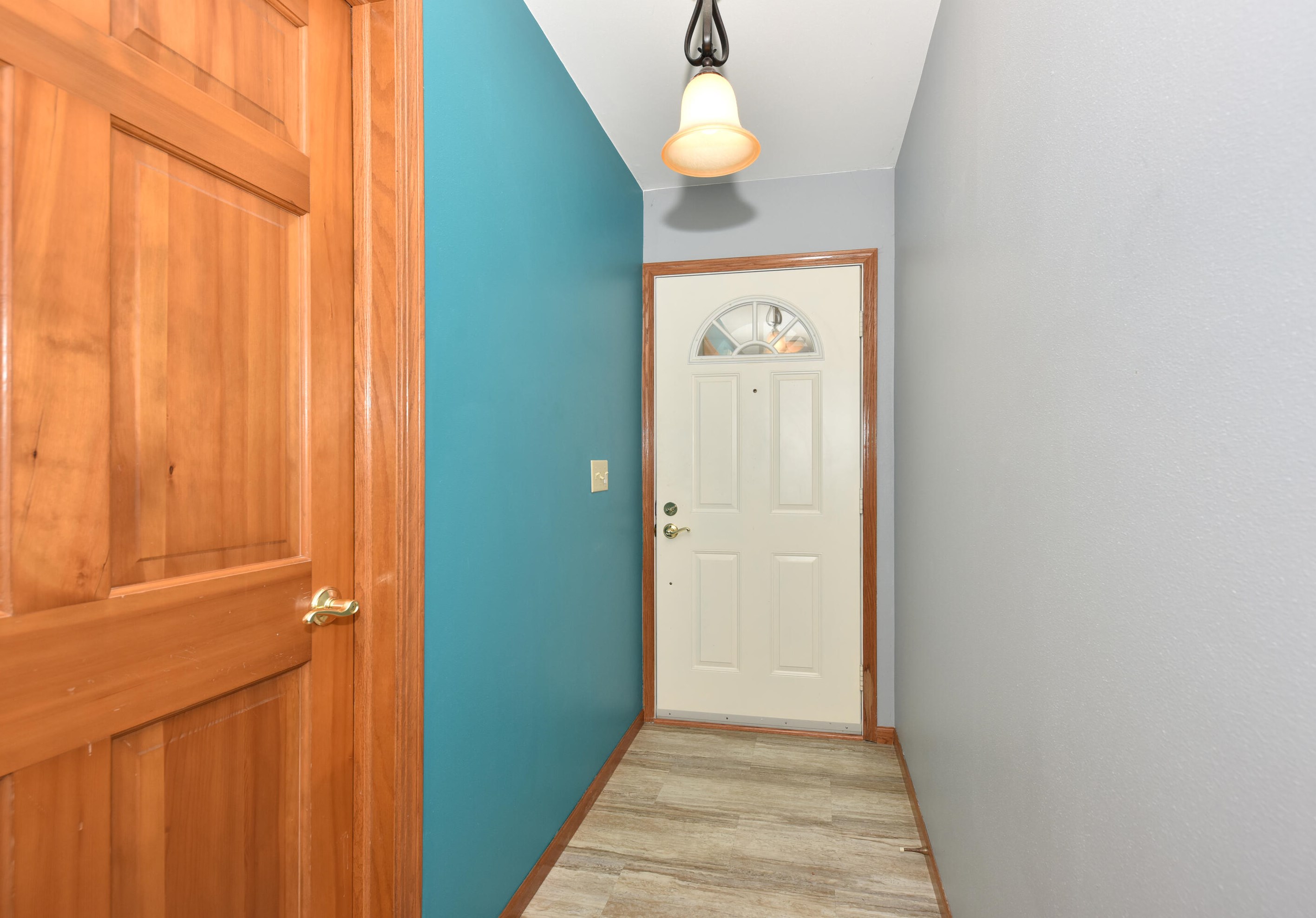 351 Hartford Sq, Hartford, WI 53027-1977