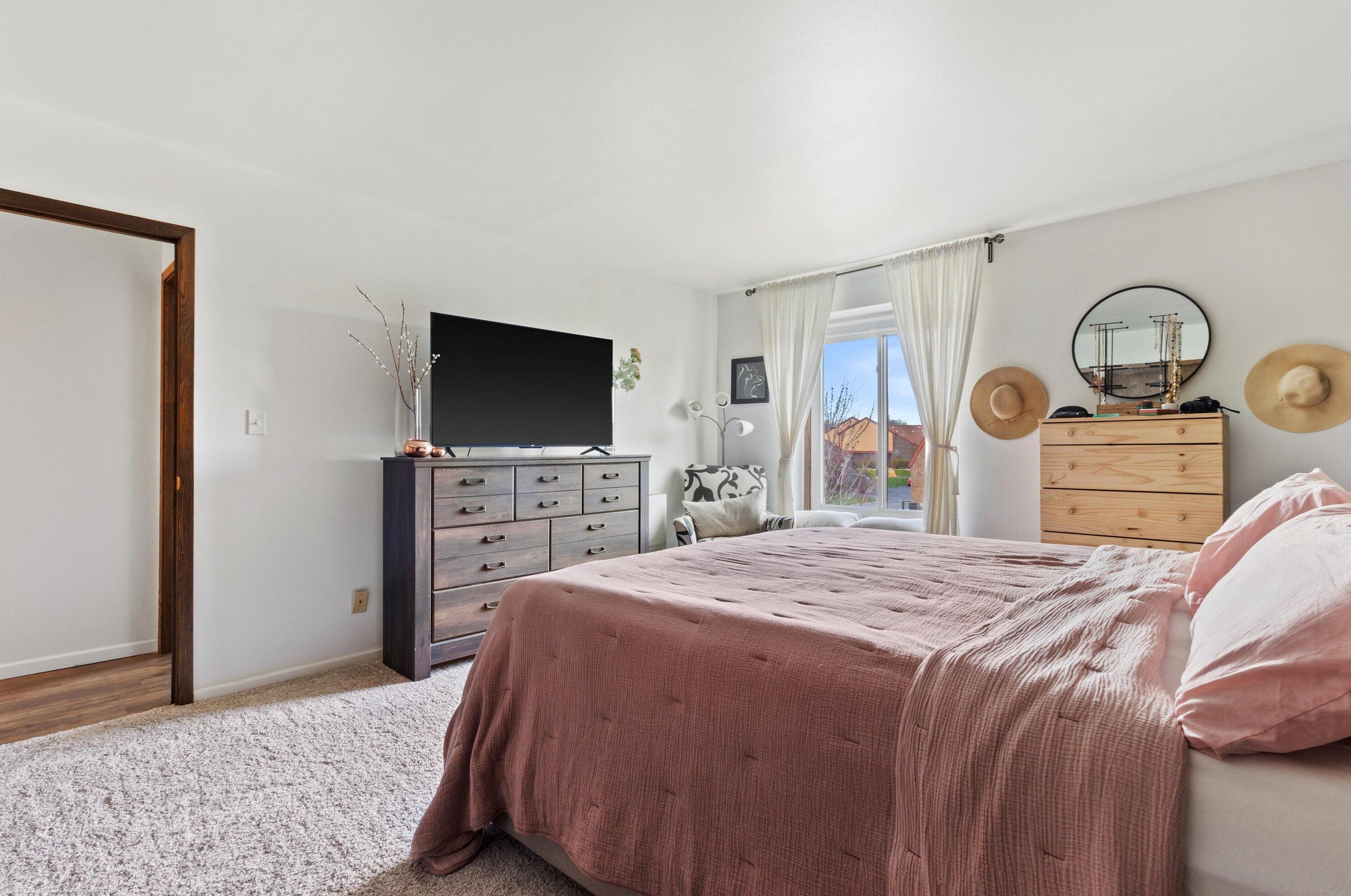 4203 College Ave, Milwaukee WI  53221-4548 exterior