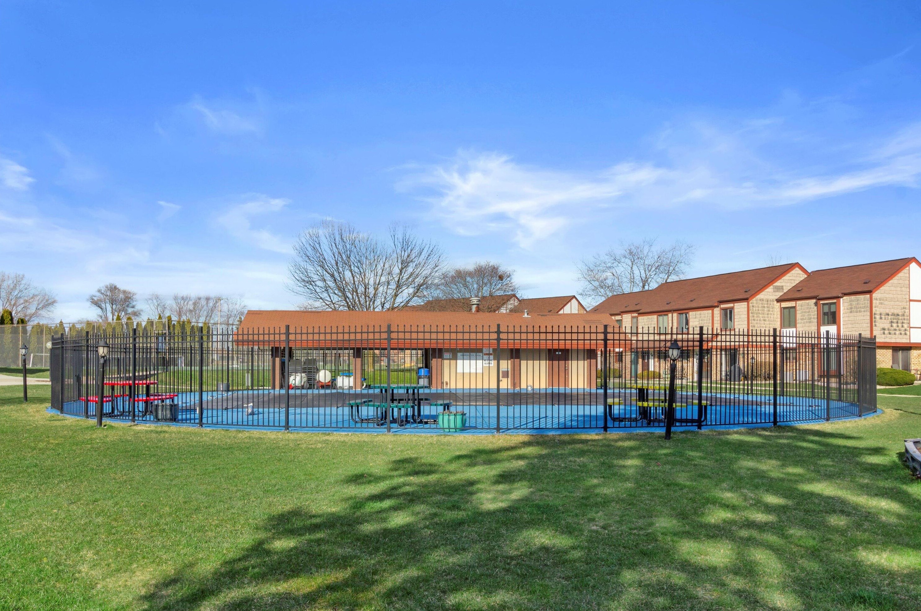 4203 College Ave, Milwaukee WI  53221-4548 exterior