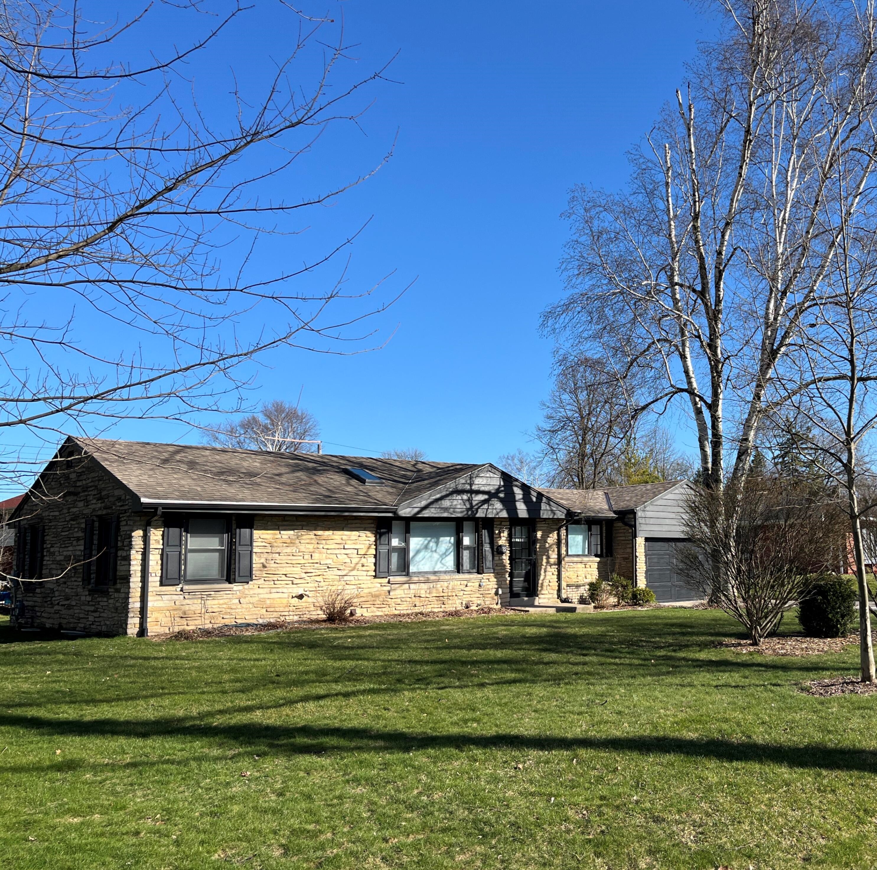 7422 N Navajo Rd, Milwaukee, WI 53217