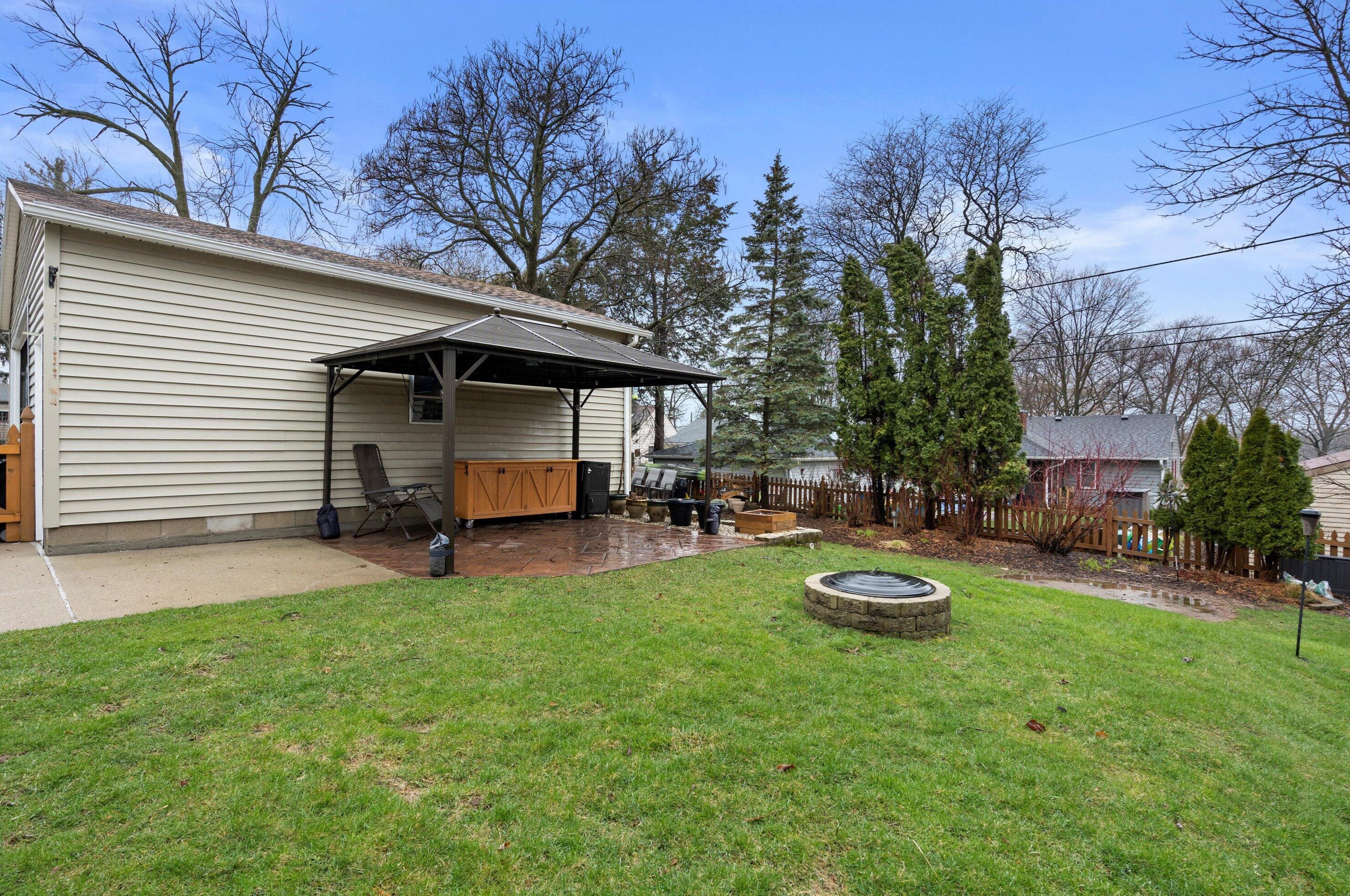 4365 Glenway St, Milwaukee WI 53222-1118 exterior