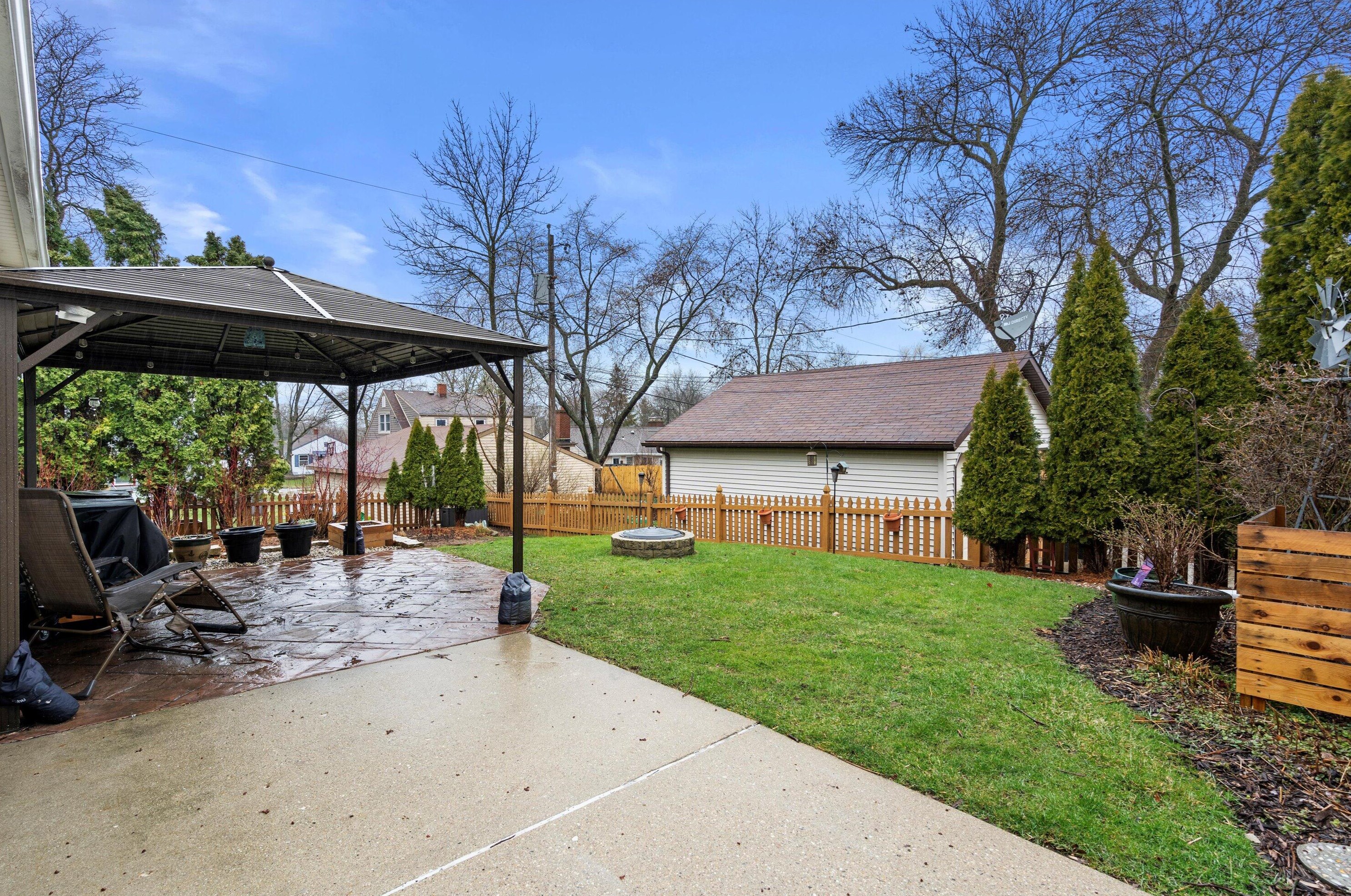 4365 Glenway St, Milwaukee WI 53222-1118 exterior