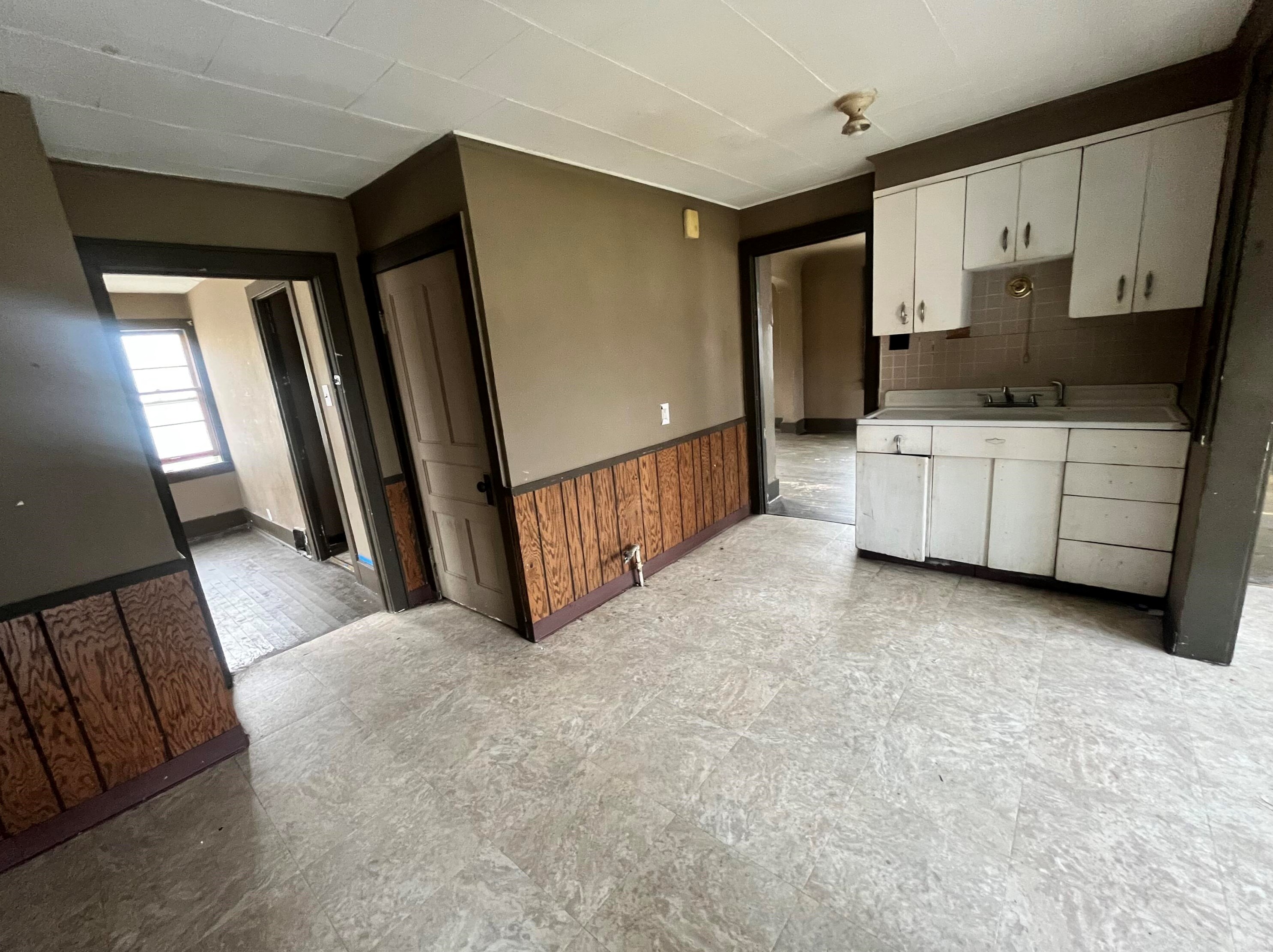 4535 W Fond Du Lac Ave, Milwaukee, WI 53216