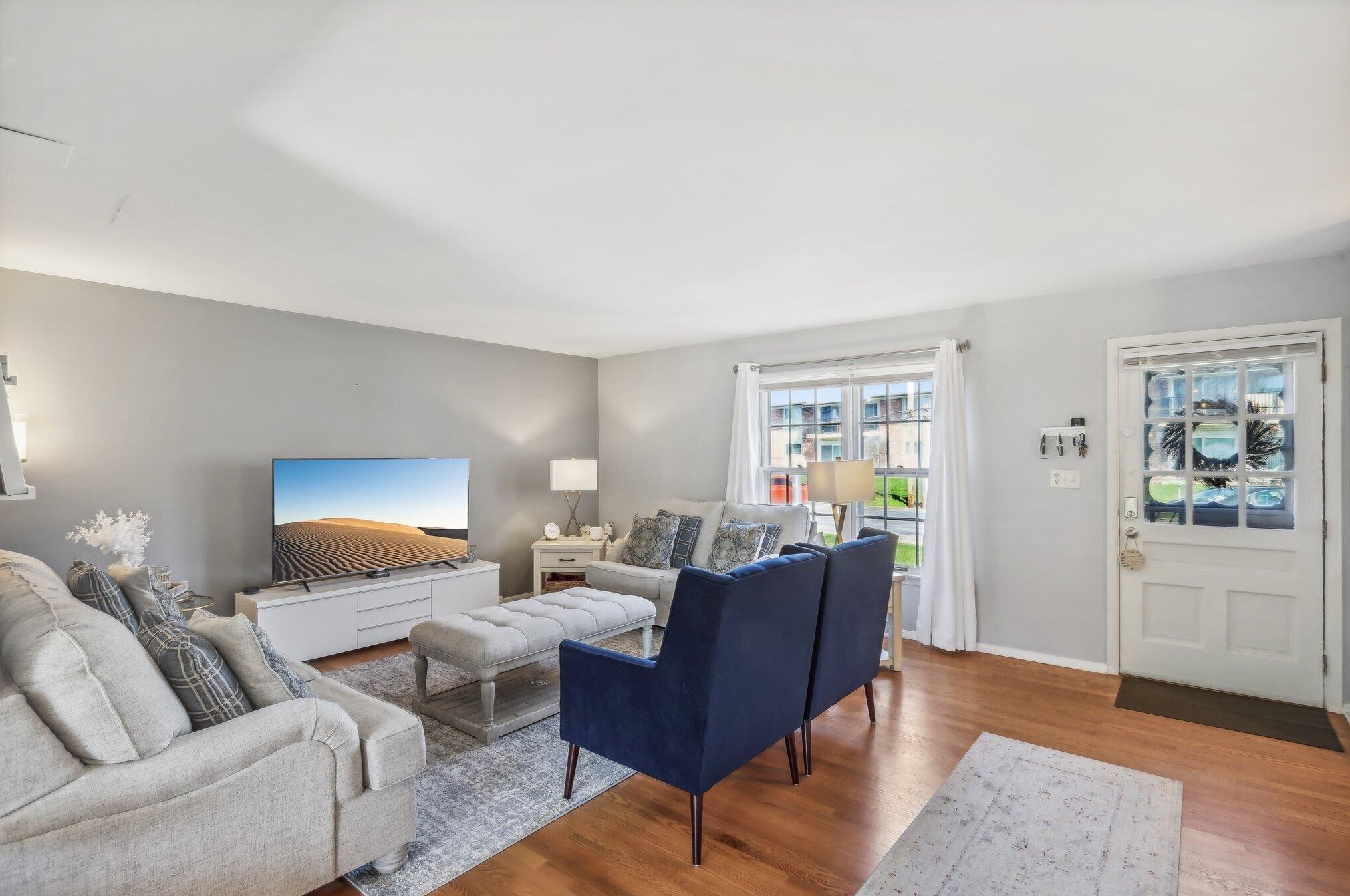 4205 Cherrywood Ln, Milwaukee WI  53209-1005 exterior