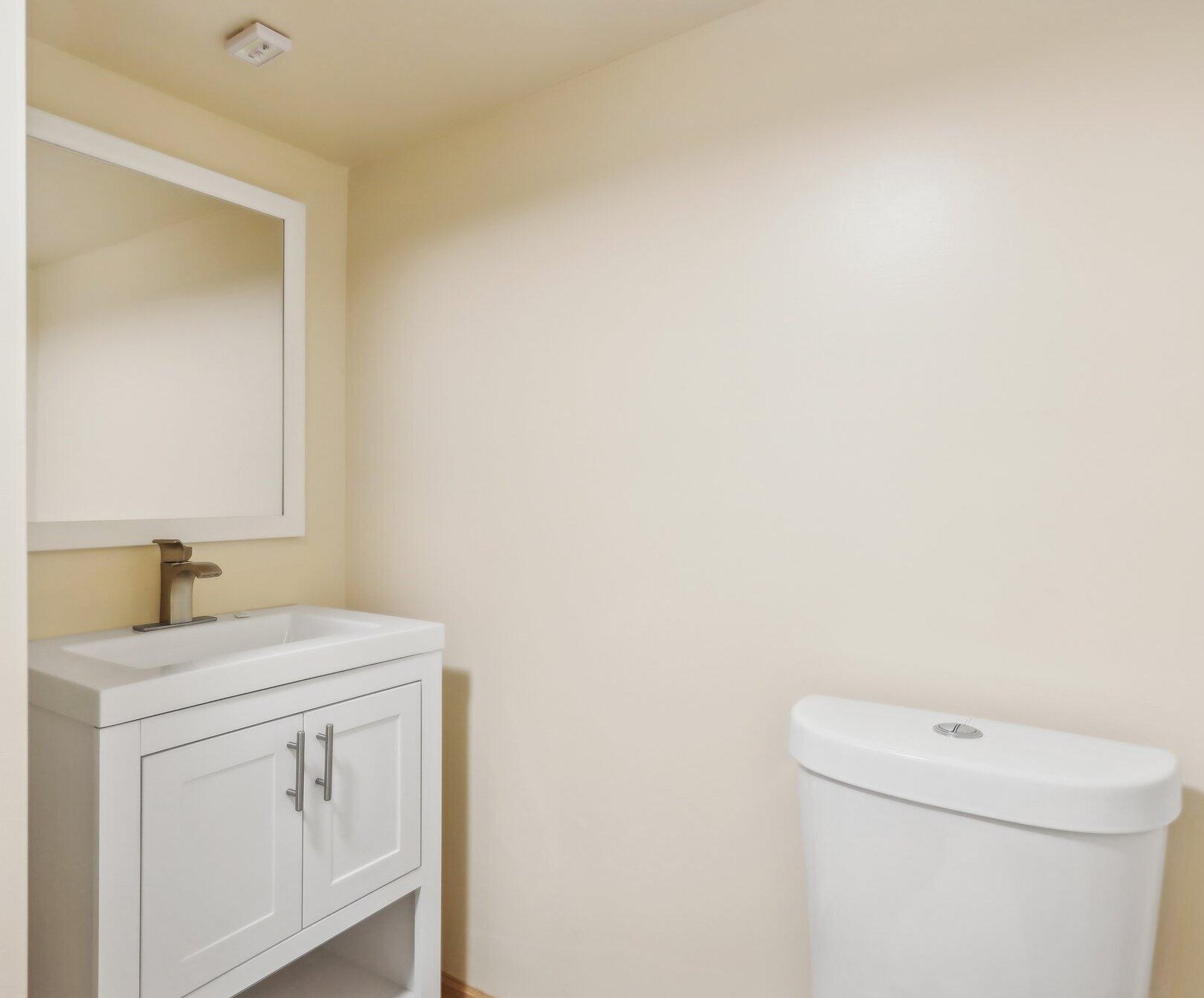 4205 Cherrywood Ln, Milwaukee WI  53209-1005 exterior