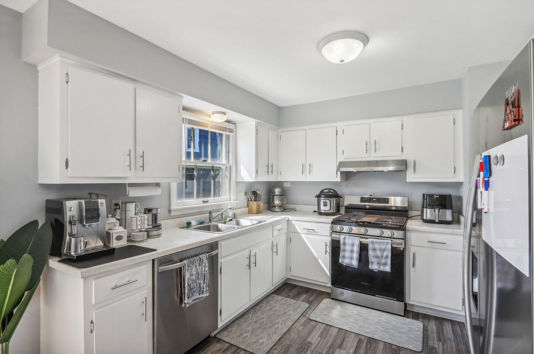 4205 Cherrywood Ln, Milwaukee WI  53209-1005 exterior