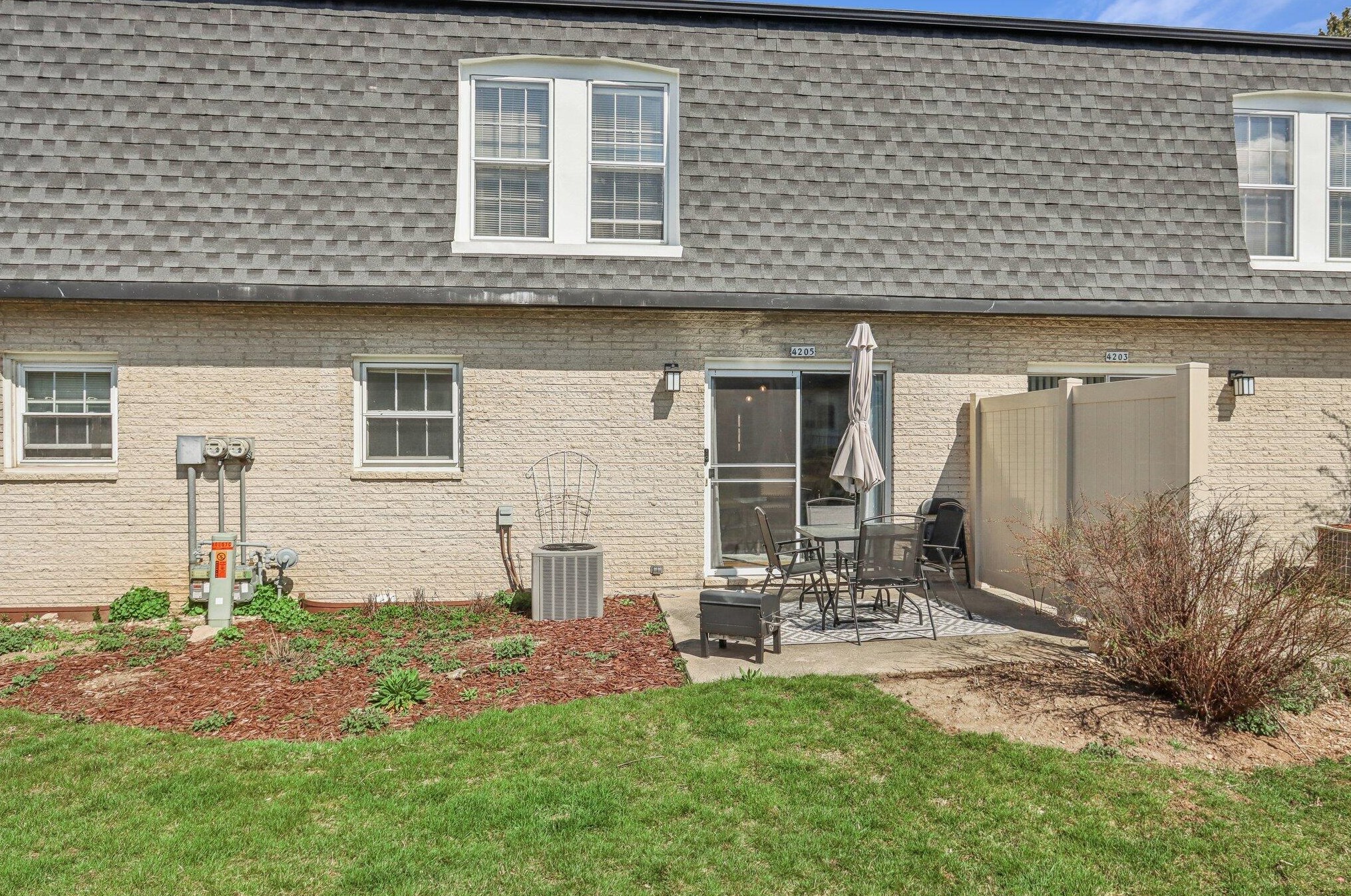 4205 Cherrywood Ln, Milwaukee WI  53209-1005 exterior