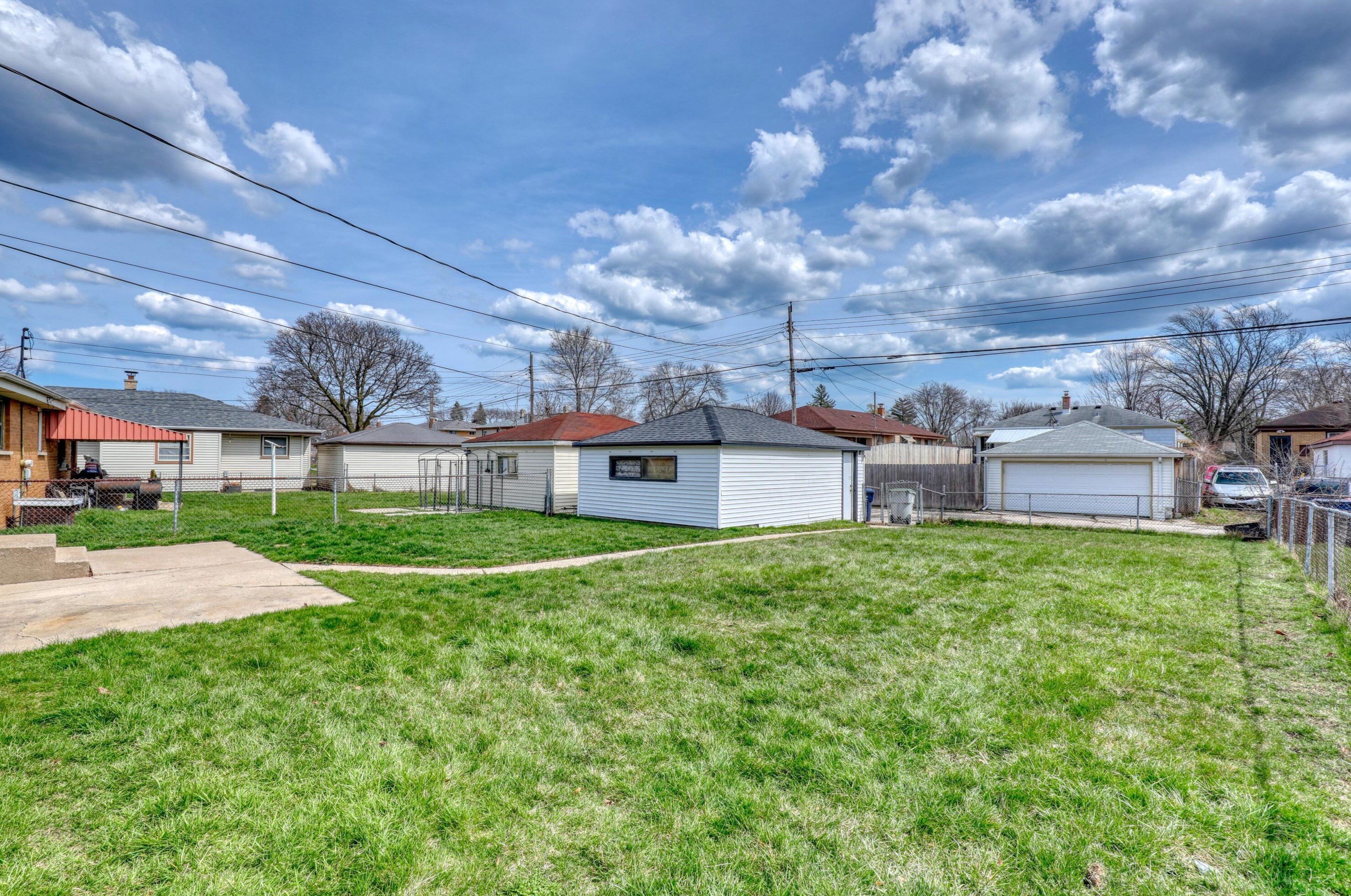 8121 Gln Ave, Milwaukee WI 53217-5217 exterior