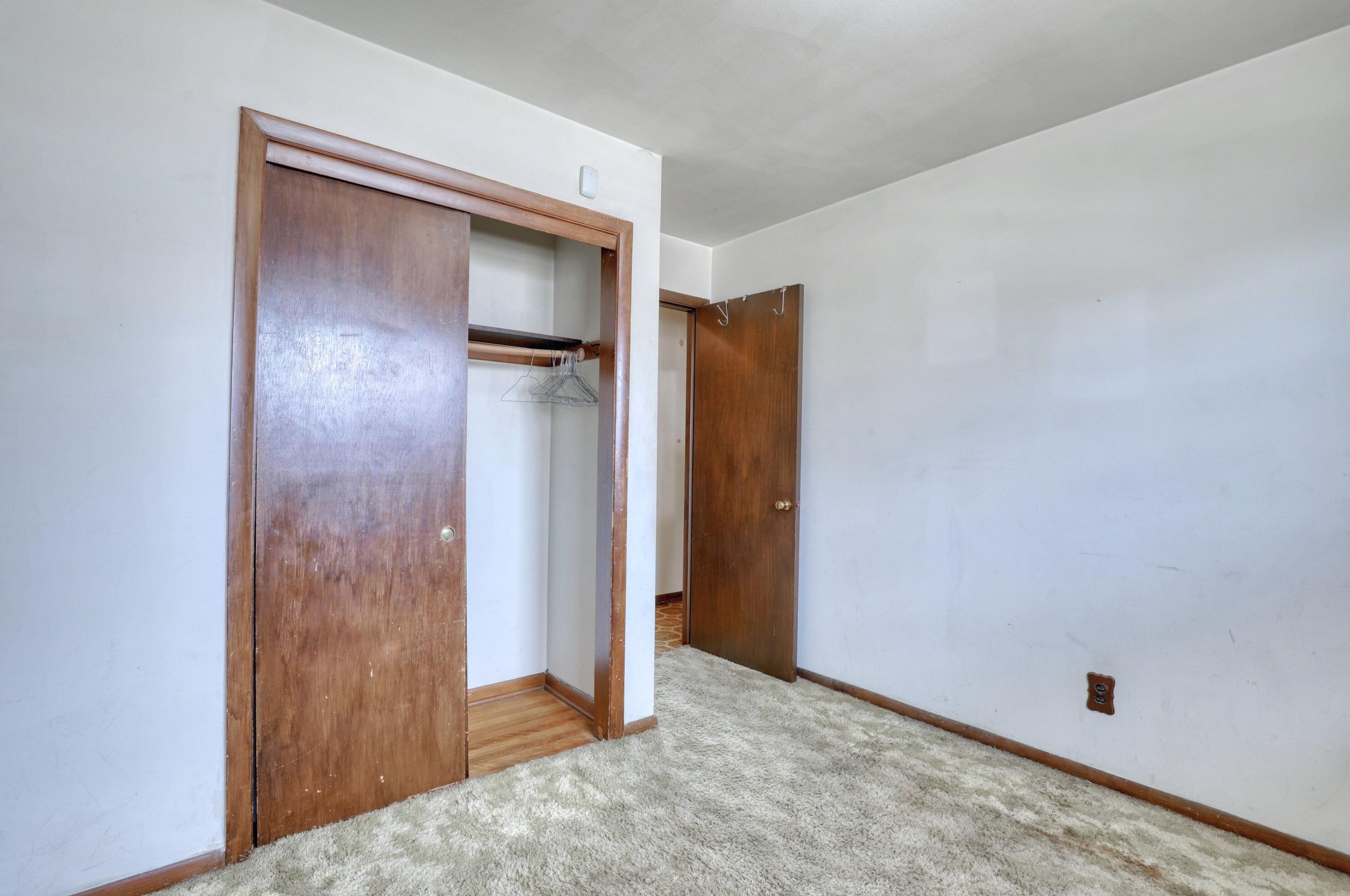 8121 Gln Ave, Milwaukee WI 53217-5217 exterior