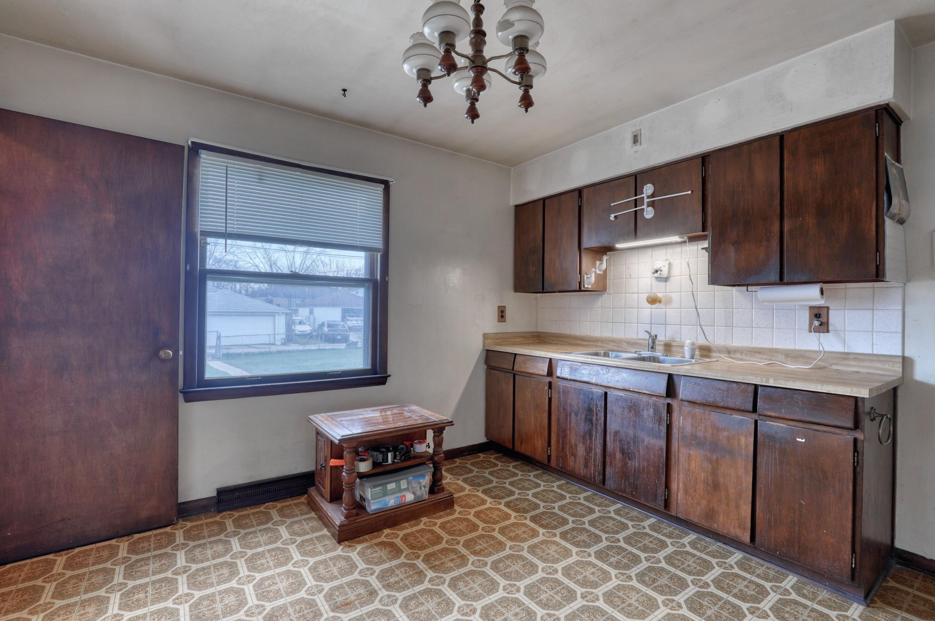 8121 Gln Ave, Milwaukee WI 53217-5217 exterior