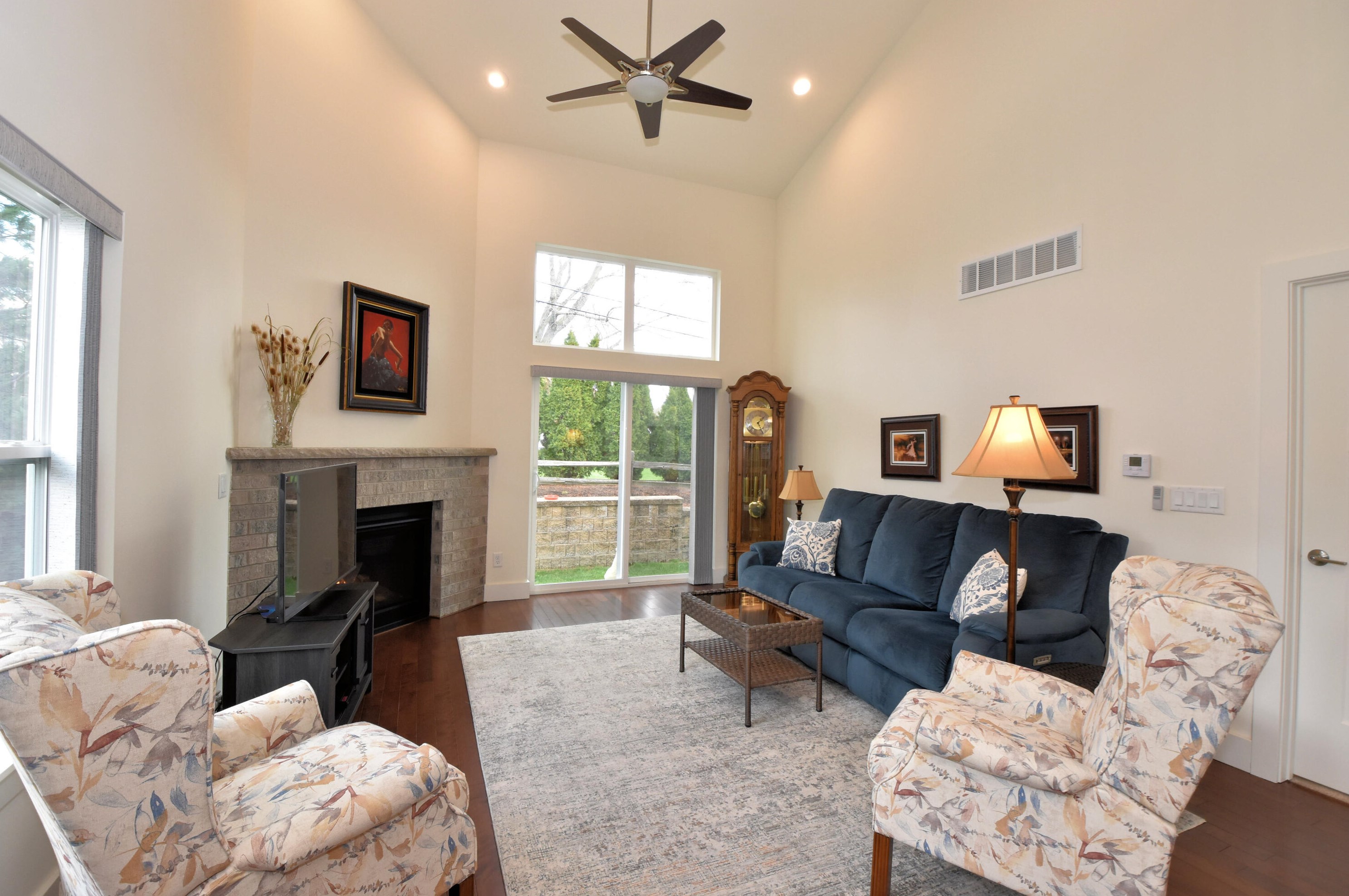4040 Wyndham Pointe Cir, Brookfield, WI 53005