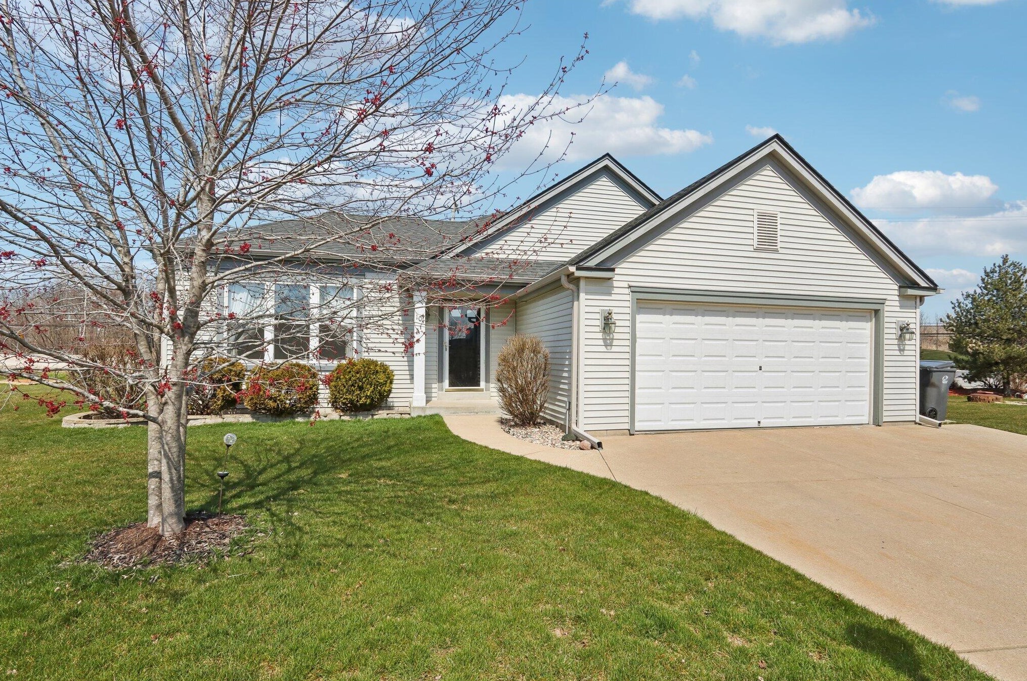 101 Woodlark Ct, Waukesha, WI 53186-1257