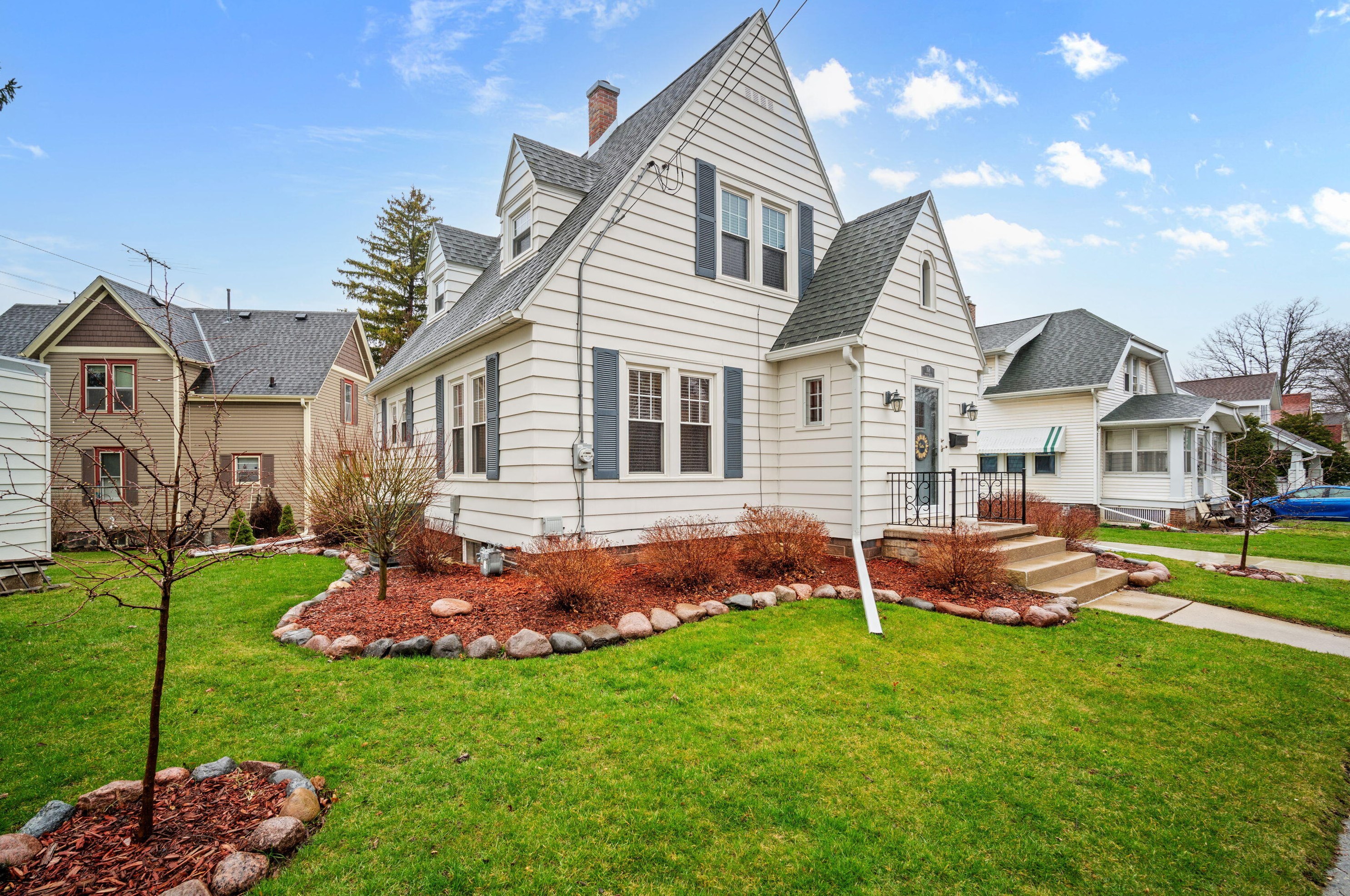 108 Maple St, Watertown, WI 53094-4010