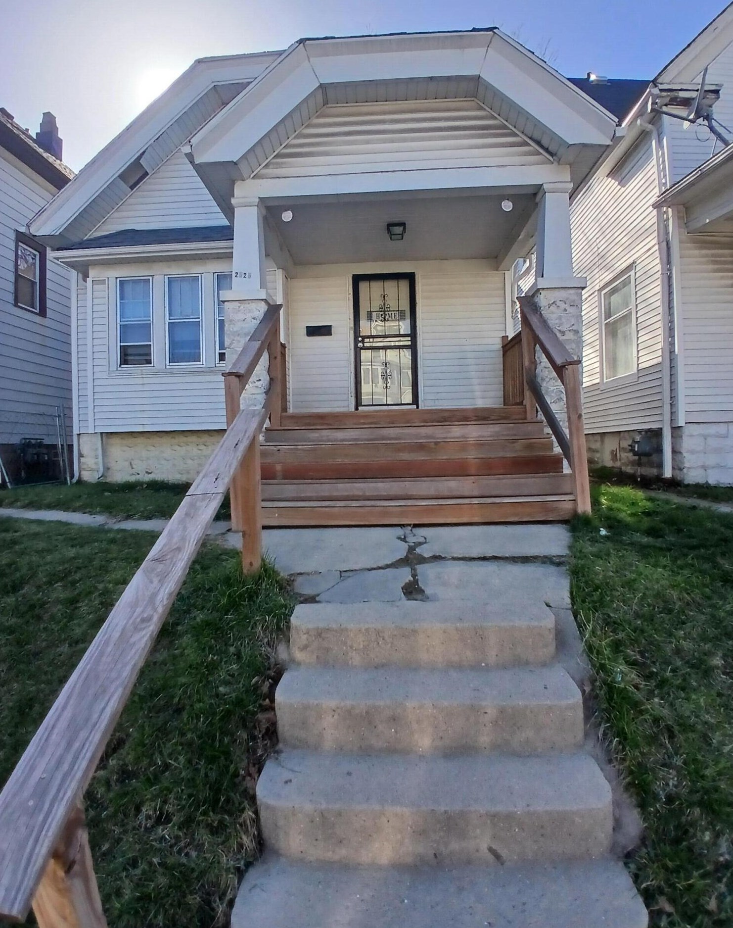 2525 37th St, Milwaukee, WI 53210-3047