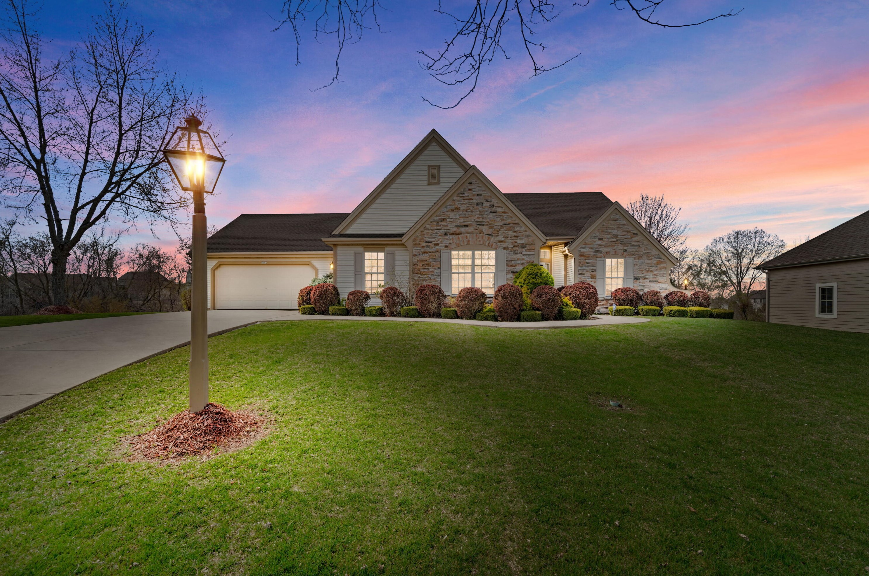 8097 Lakeview Dr, Hales Corners, WI 53132-7909