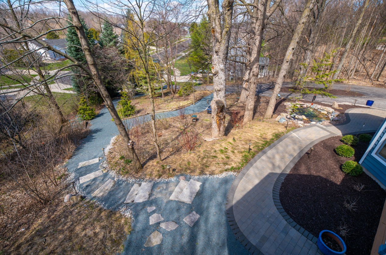 1882 Blackfoot Ct, Grafton WI  53024-9578 exterior
