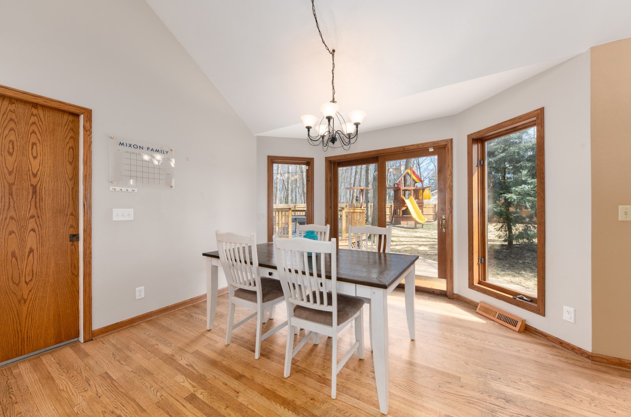 1882 Blackfoot Ct, Grafton WI  53024-9578 exterior