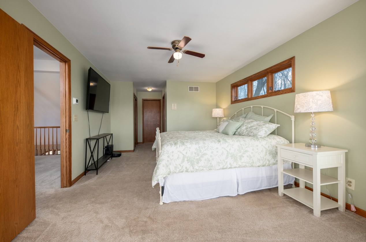 1882 Blackfoot Ct, Grafton WI  53024-9578 exterior