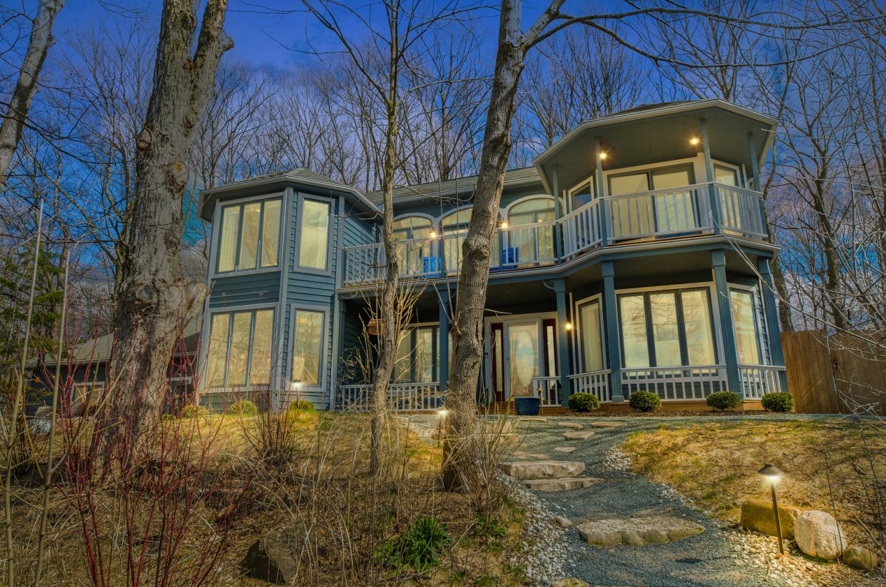 1882 Blackfoot Ct, Grafton WI  53024-9578 exterior