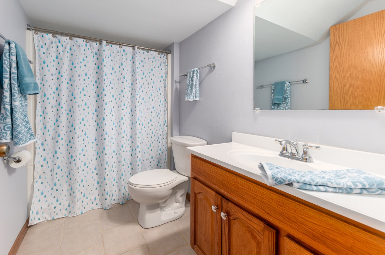 1882 Blackfoot Ct, Grafton WI  53024-9578 exterior