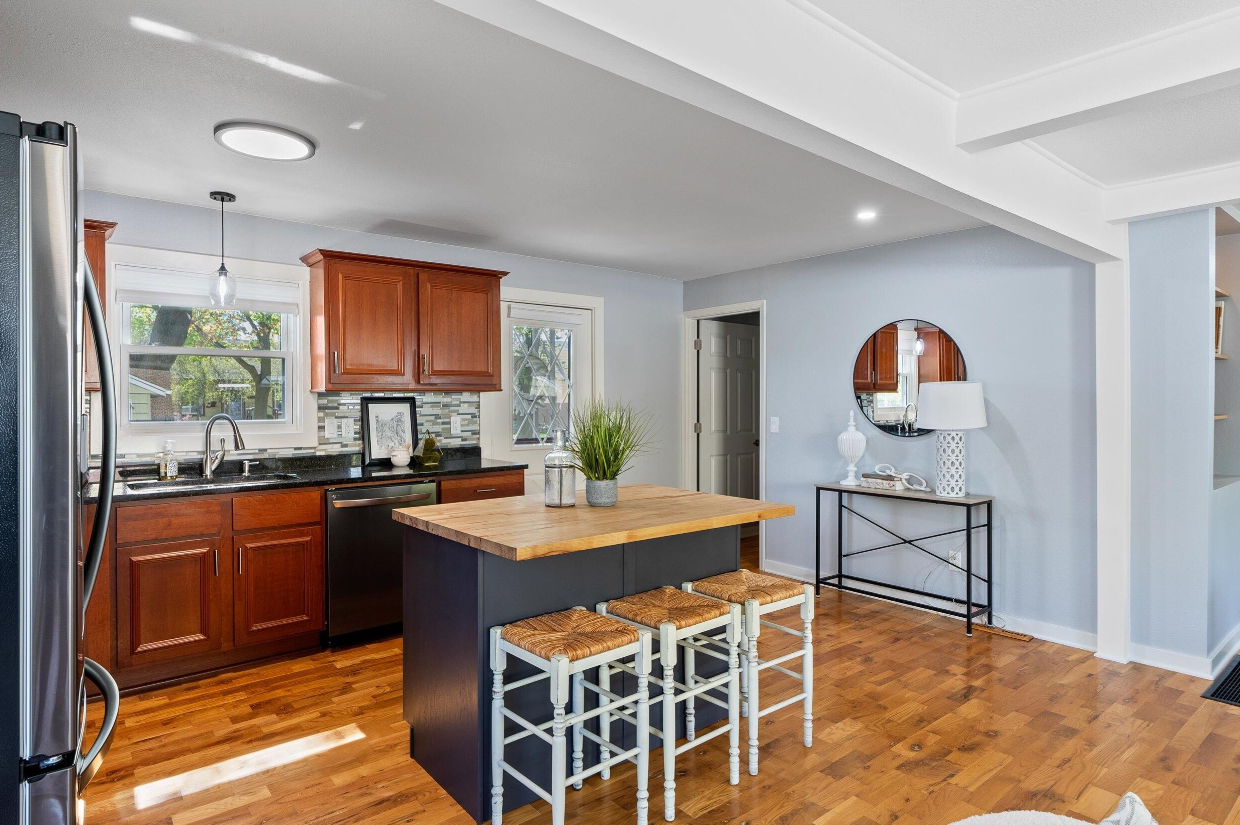 3308 Ellen St, Milwaukee WI  53207-3151 exterior