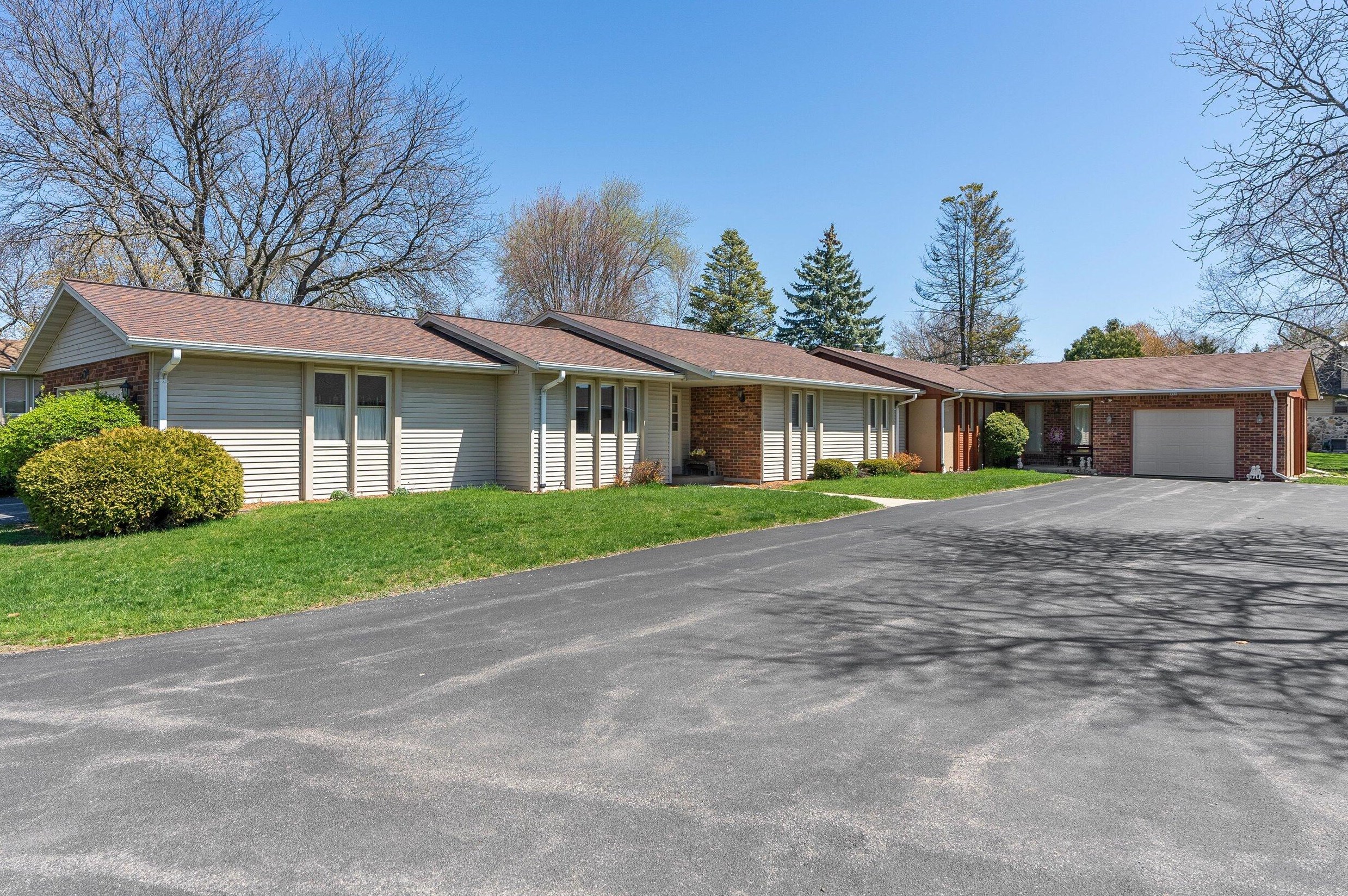 711 Tamarack Dr, West Bend, WI 53095-3626