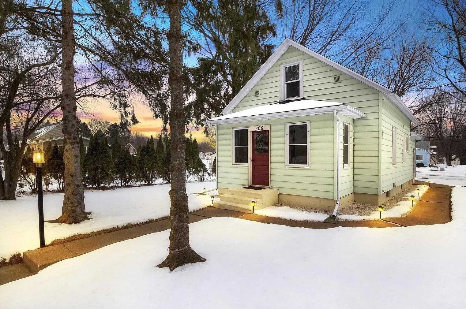 205 Long Coulee Rd, Holmen WI  54636-7909 exterior