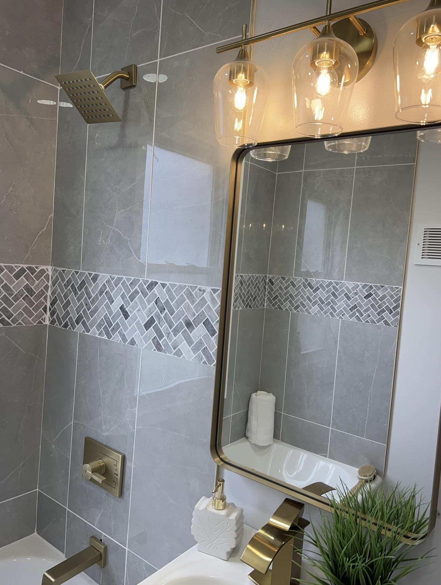 5151 49th St, Milwaukee WI  53218-4324 exterior