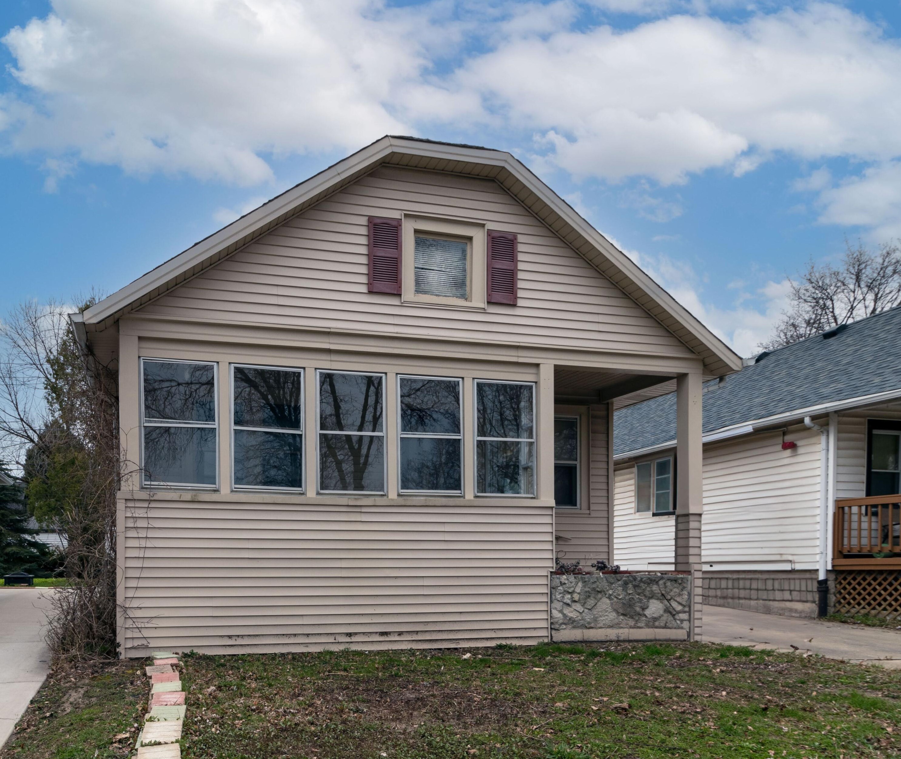 5833 W Park Hill Ave, Milwaukee, WI 53213