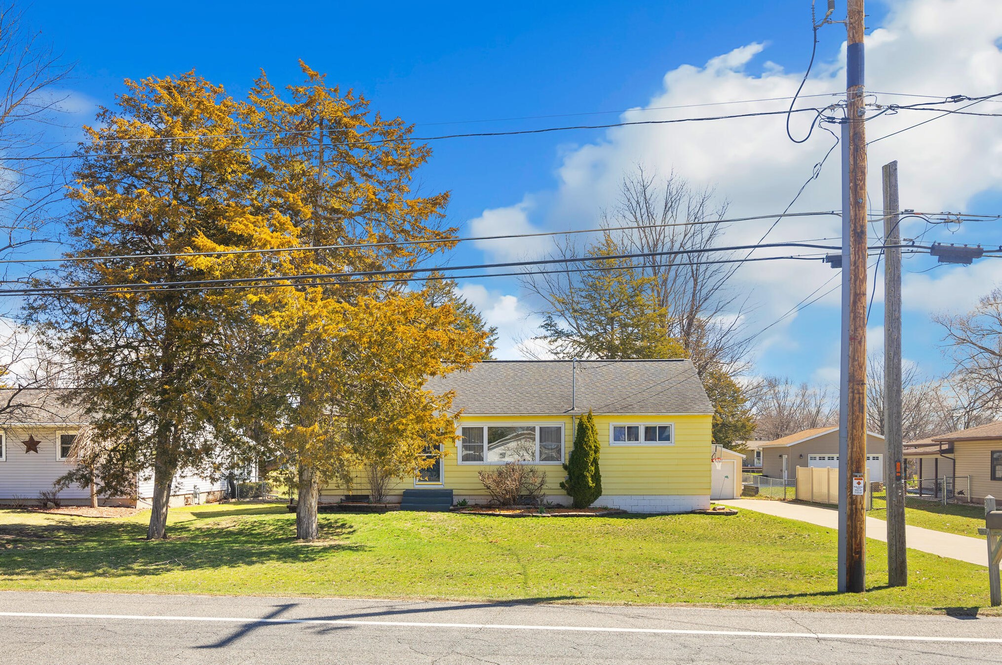 2806 Lakeshore Dr, La Crosse, WI 54603