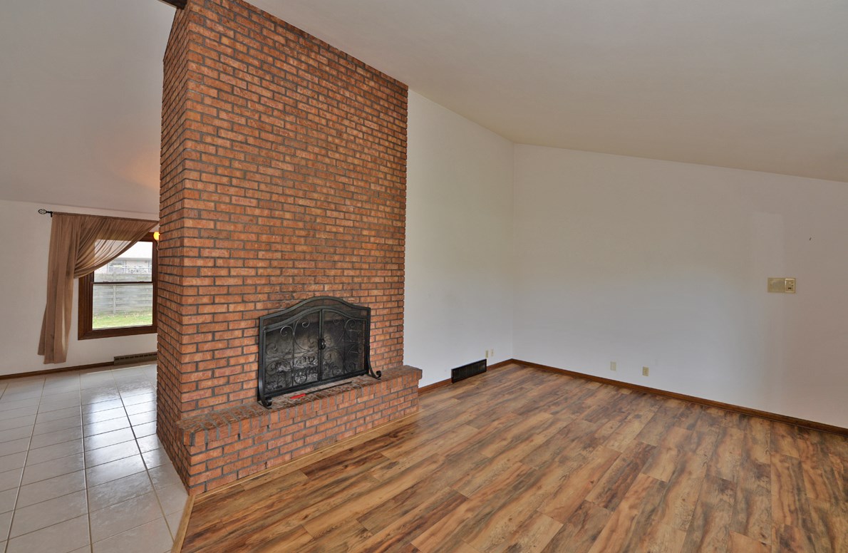 1709 September Dr, Racine, WI 53402-1855