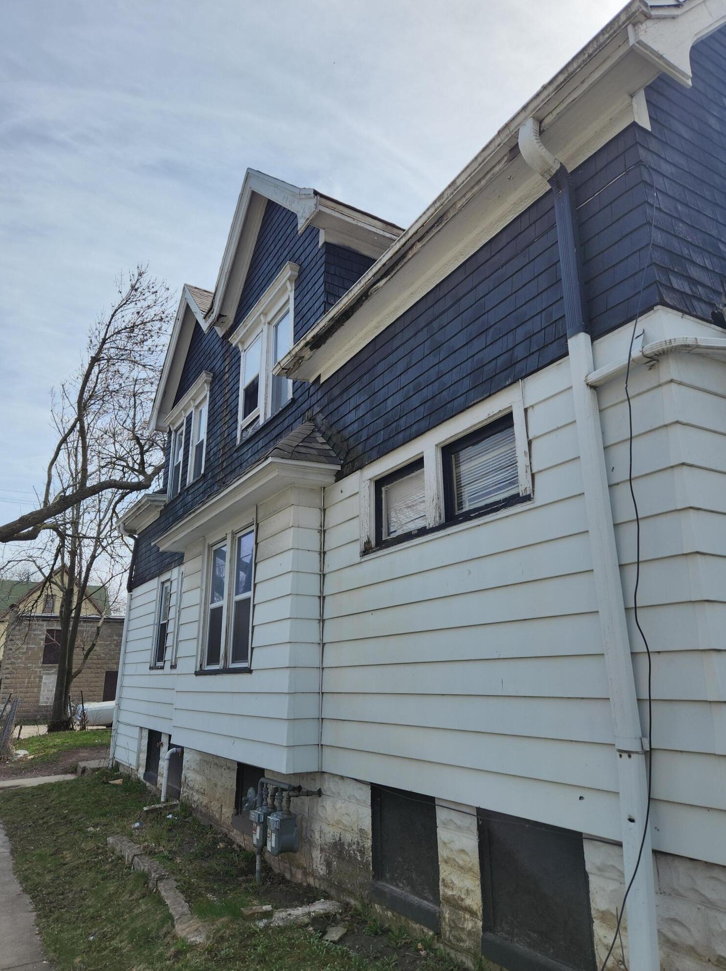 3296 13th St, Milwaukee WI  53215-4612 exterior