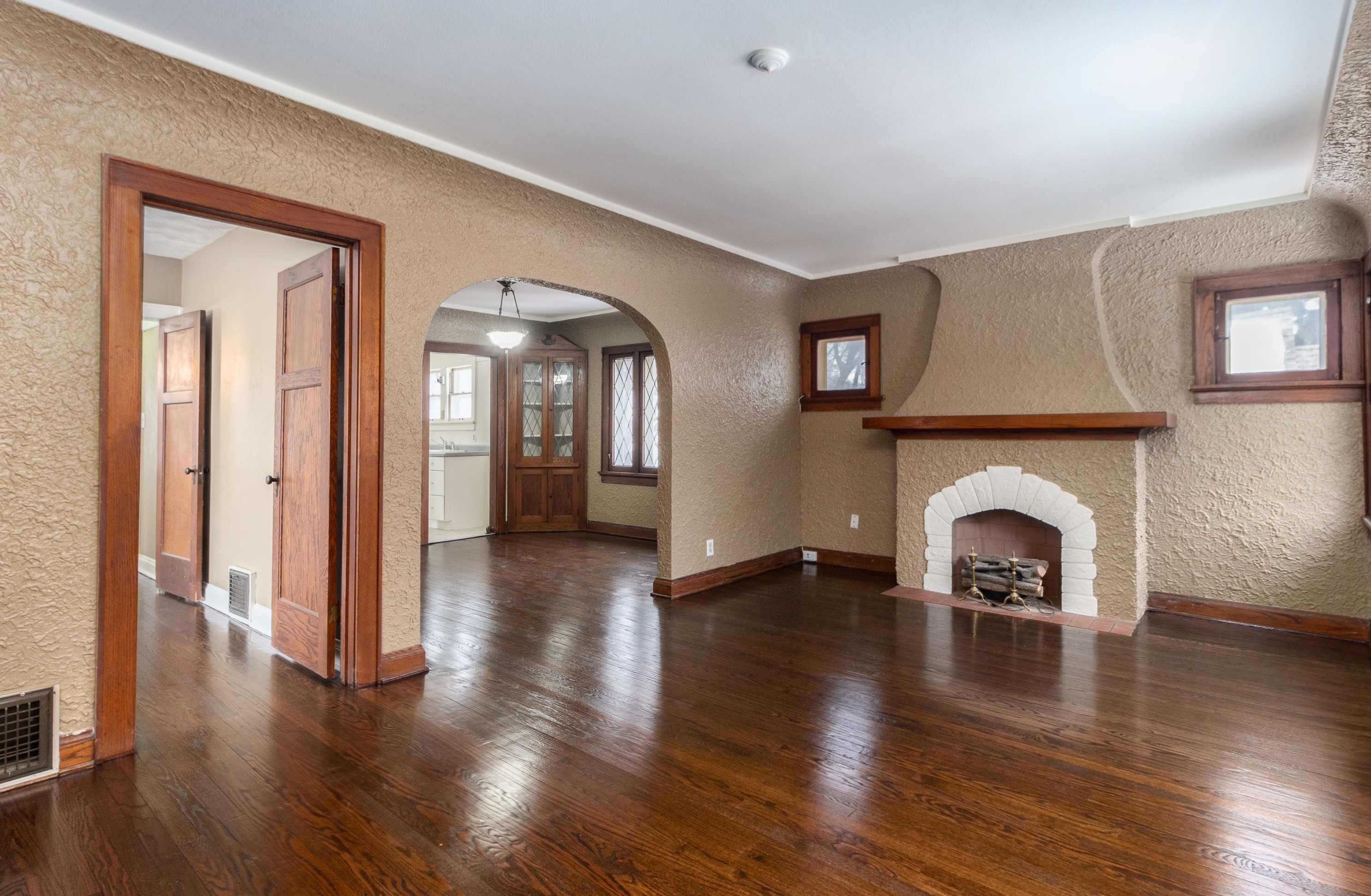 1416 Martha Washington Dr, Milwaukee, WI 53213-2946