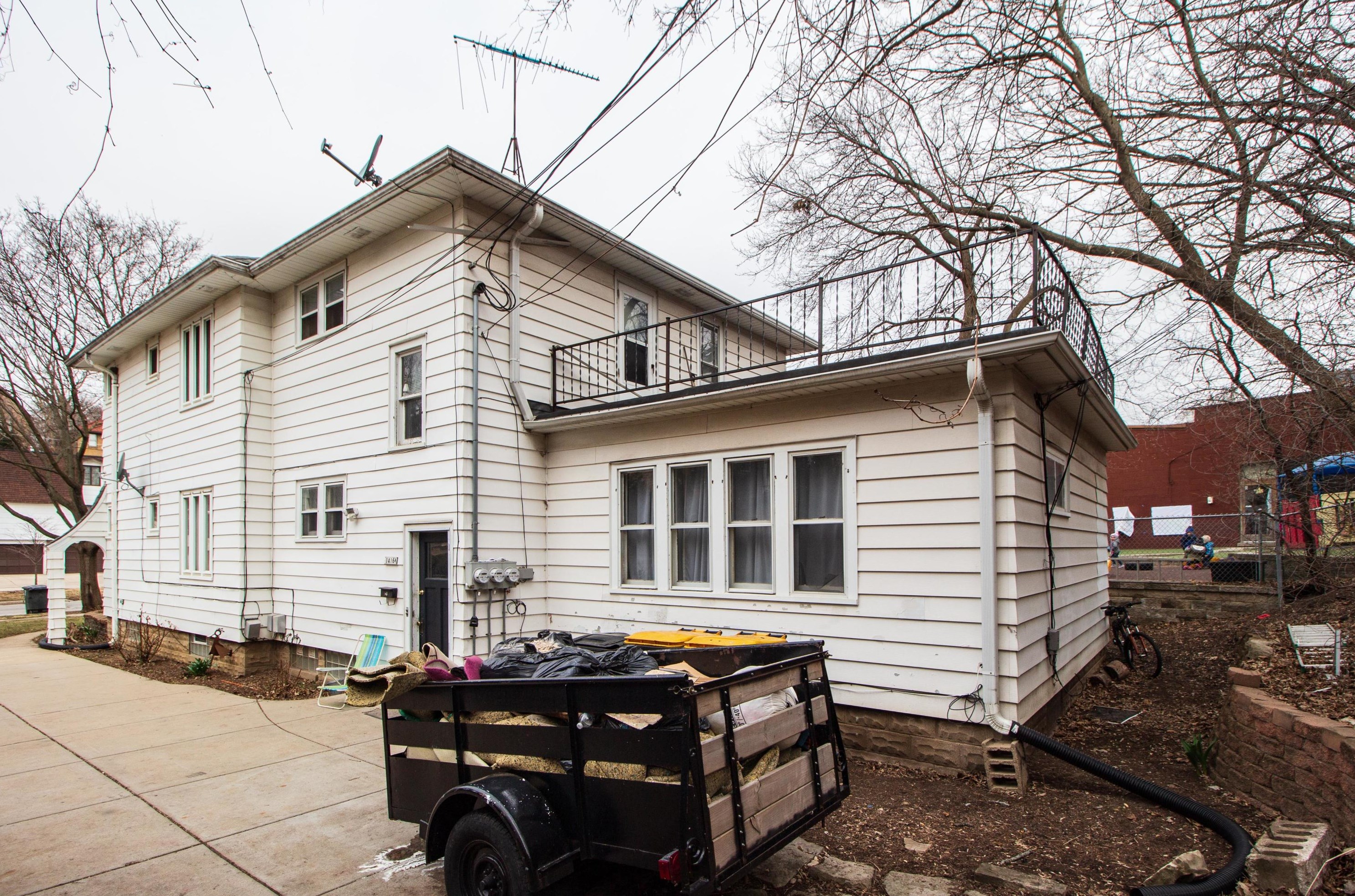 1416 Martha Washington Dr, Milwaukee WI  53213-2946 exterior