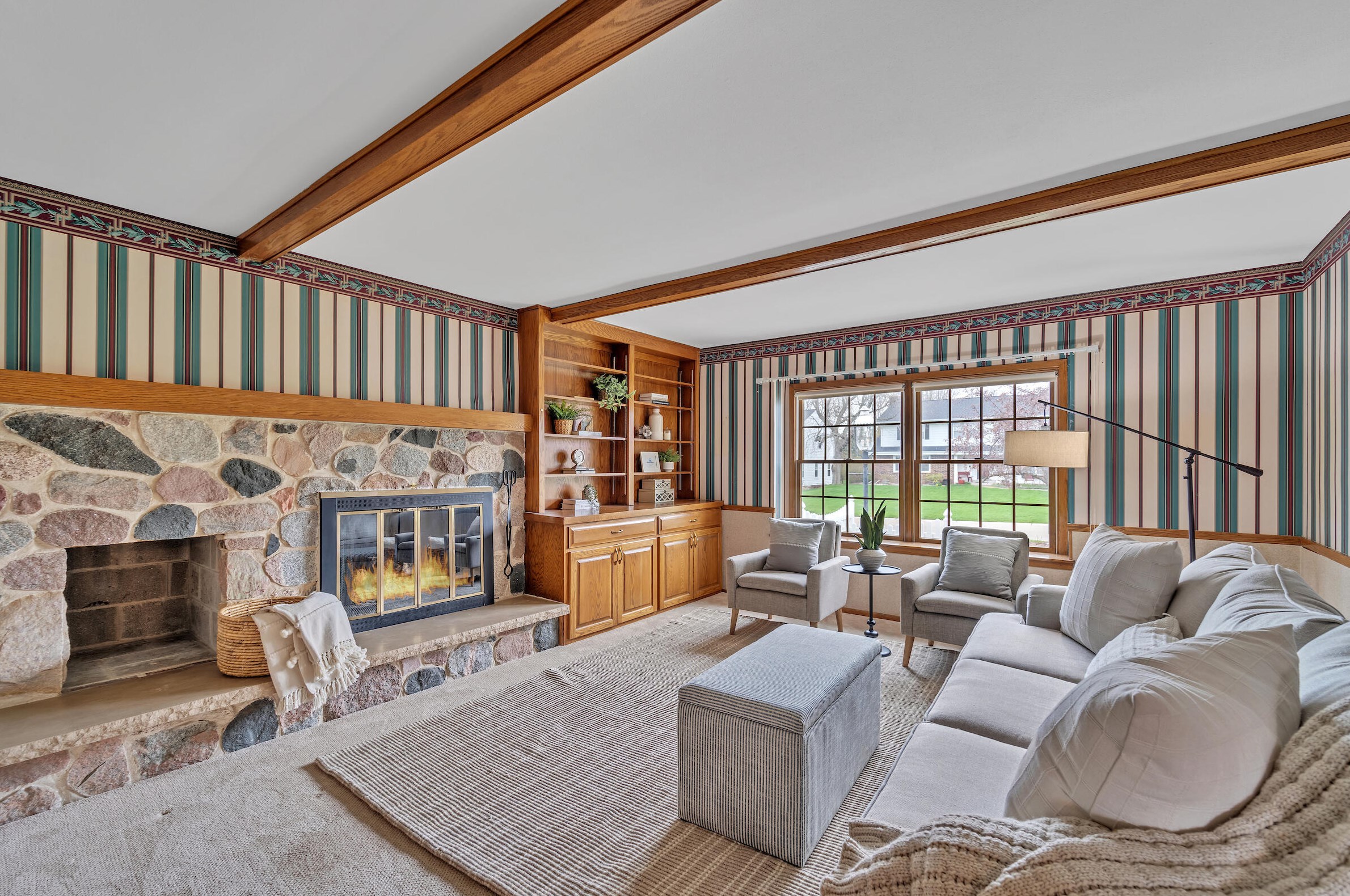 520 Bel Aire Dr, Thiensville, WI 53092