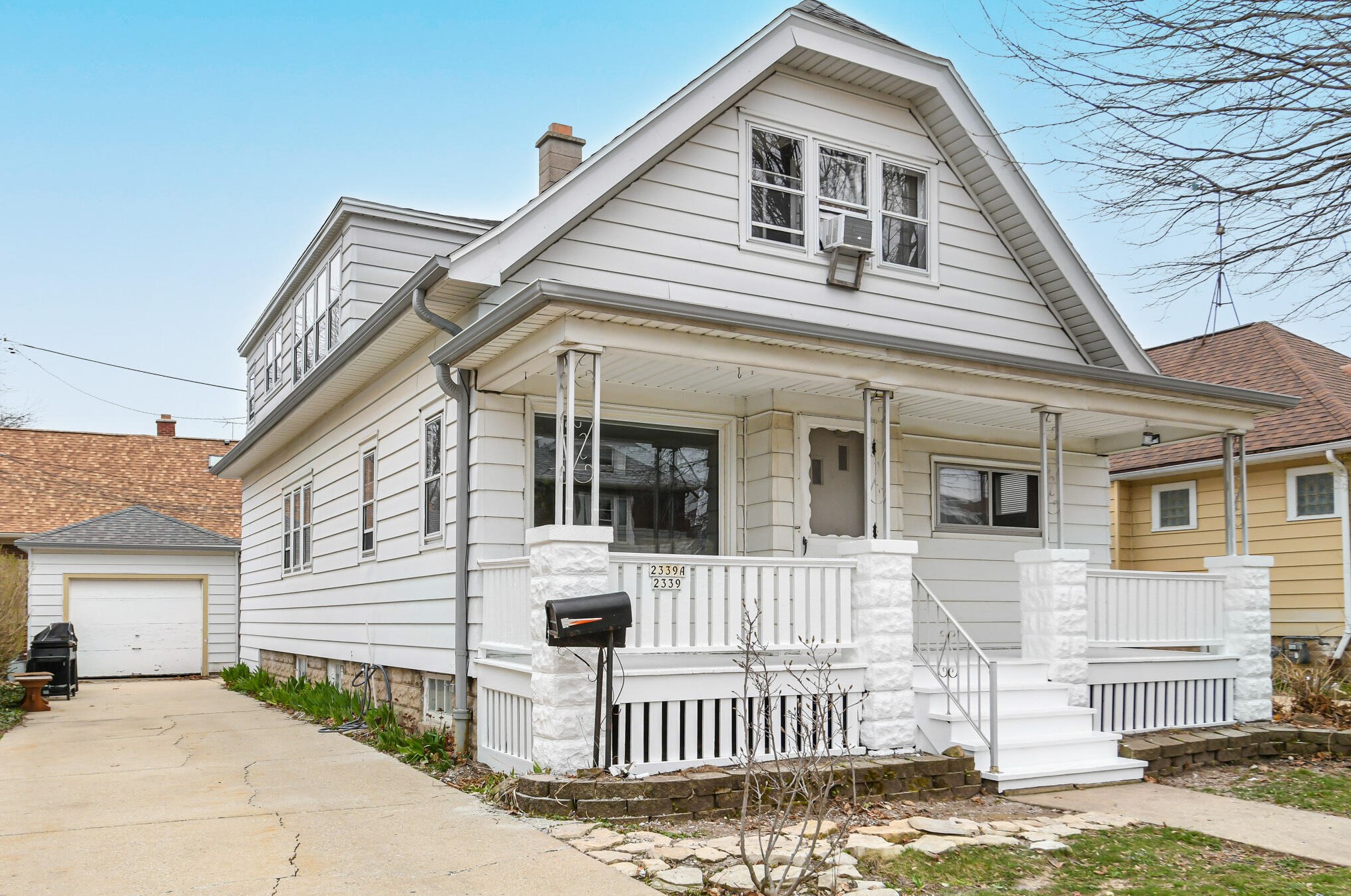 2339 Malvern Pl, Milwaukee, WI 53207-3101