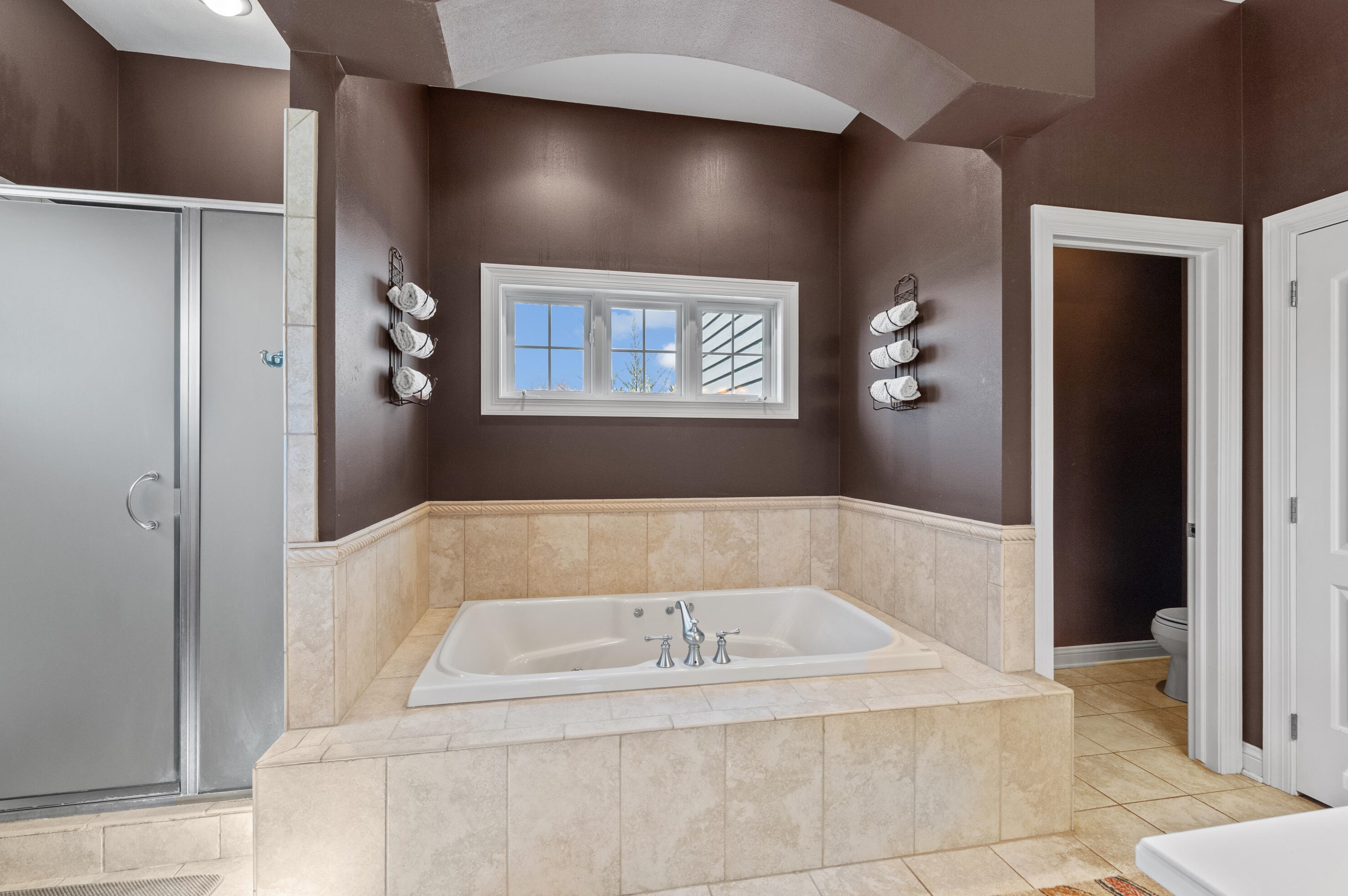 15785 Choctaw Trl, Brookfield WI  53005-5596 exterior
