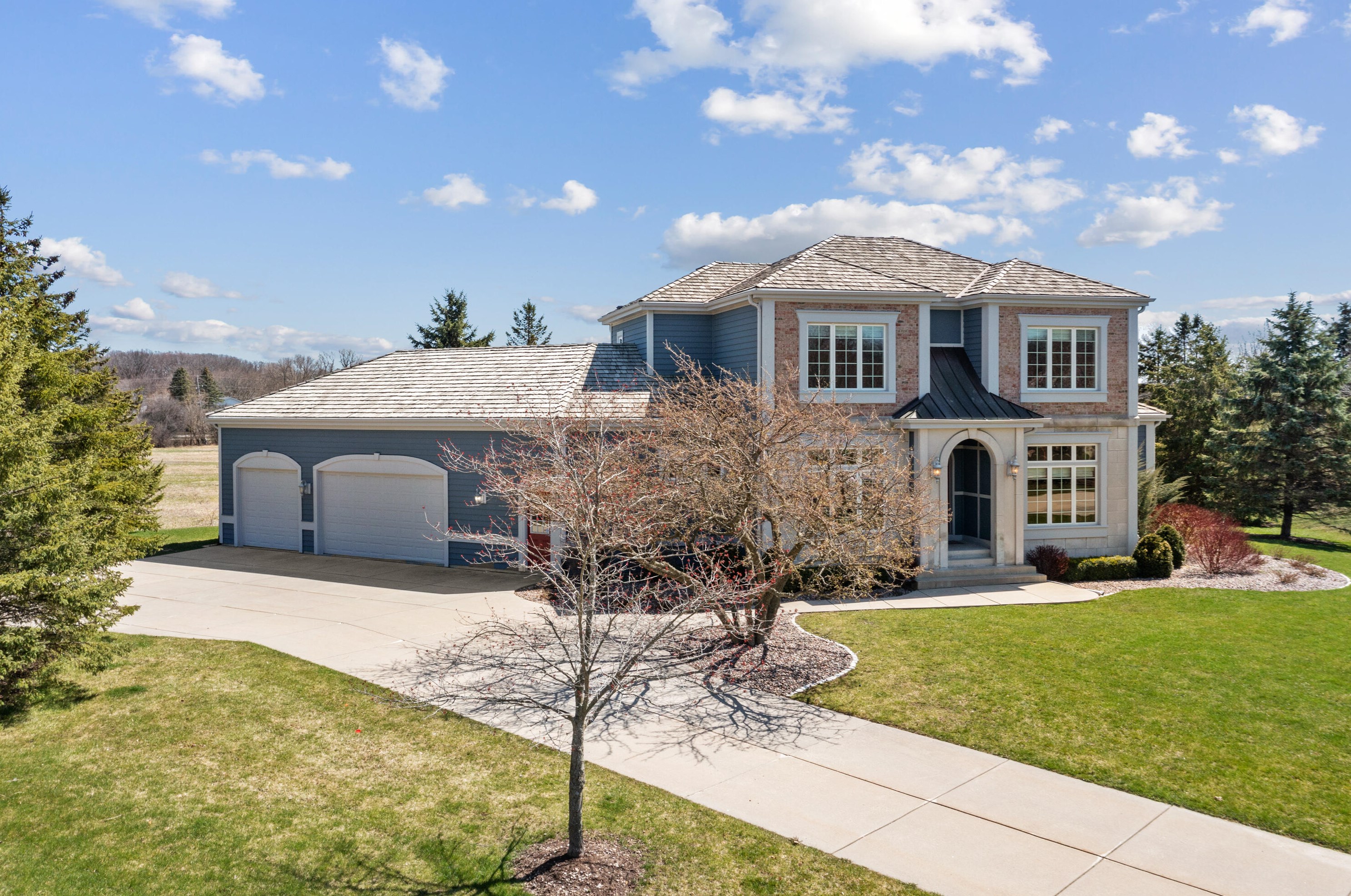 15785 Choctaw Trl, Brookfield WI  53005-5596 exterior