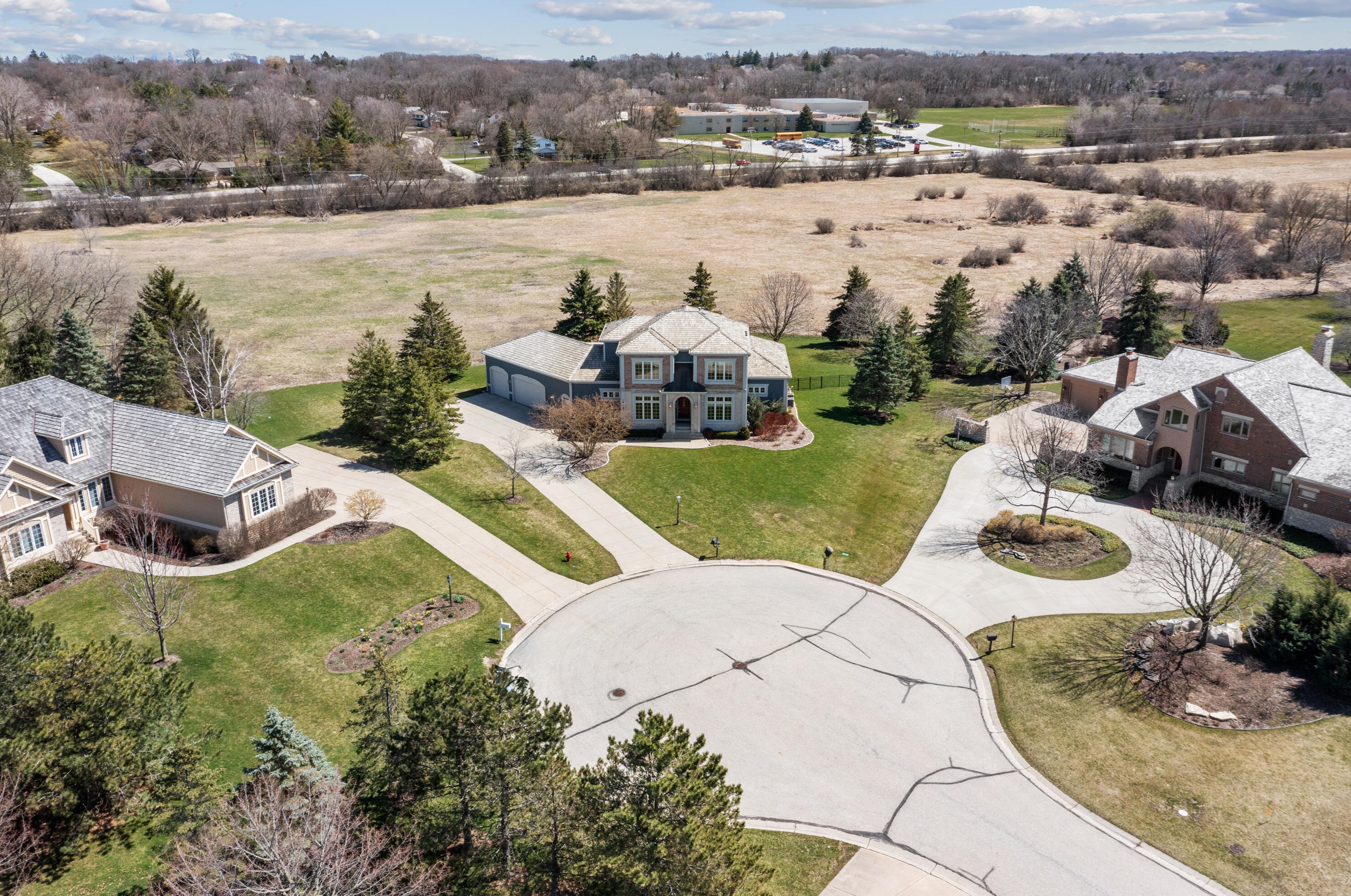 15785 Choctaw Trl, Brookfield WI  53005-5596 exterior