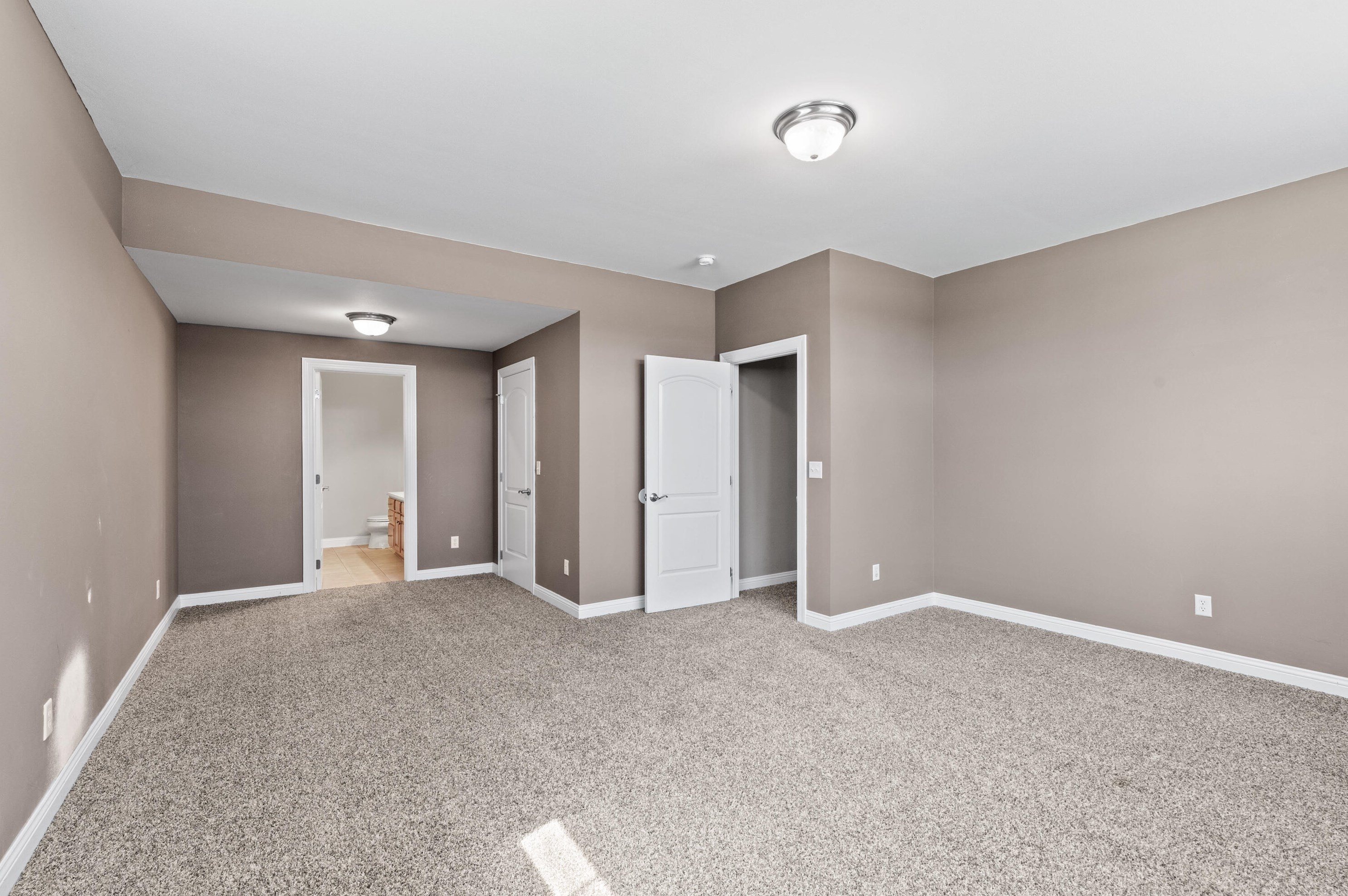 15785 Choctaw Trl, Brookfield WI  53005-5596 exterior
